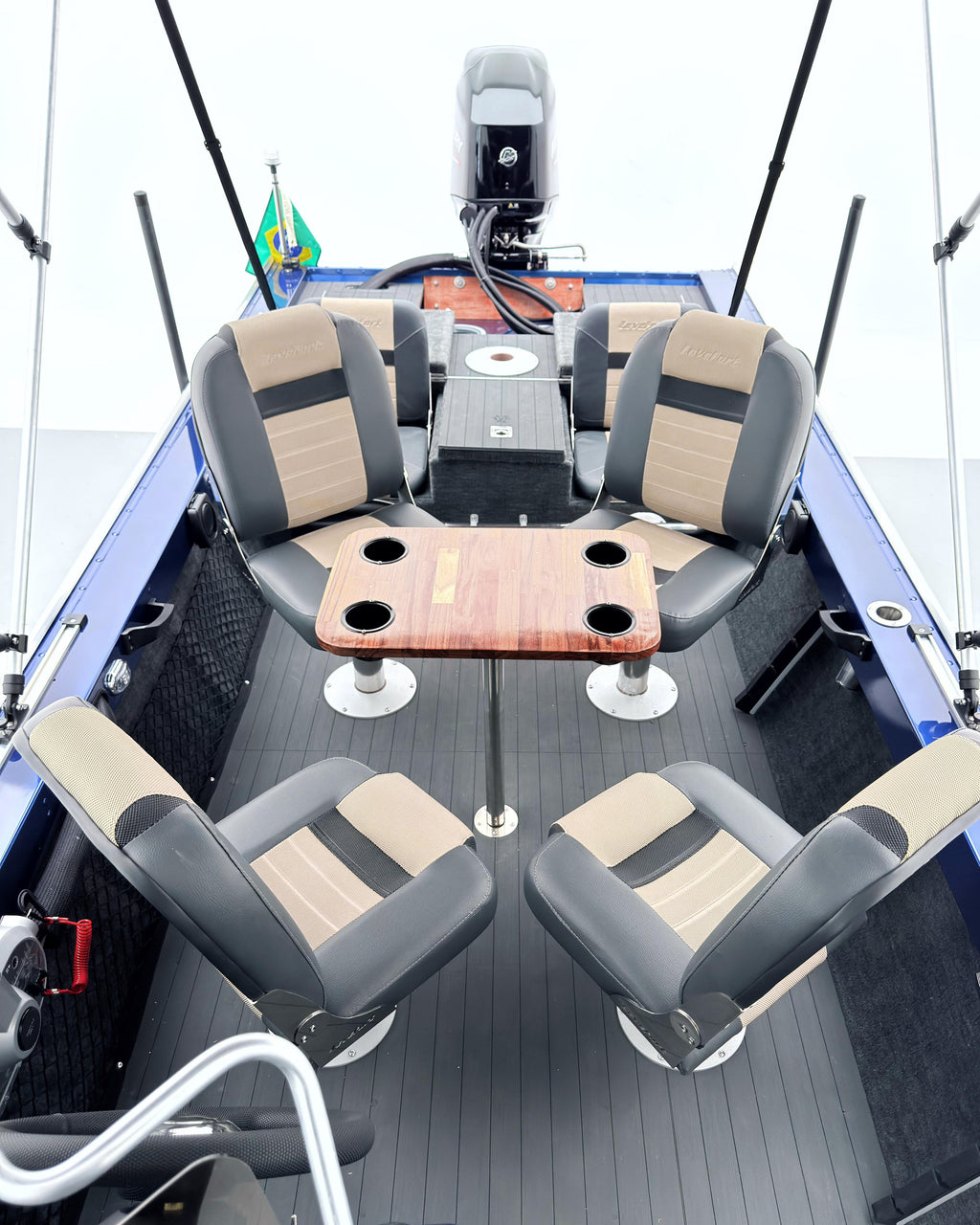 Barco lancha Levefort Apolus 600 + Motor popa Mercury 60HP ELPT EF + Carreta rodoviária