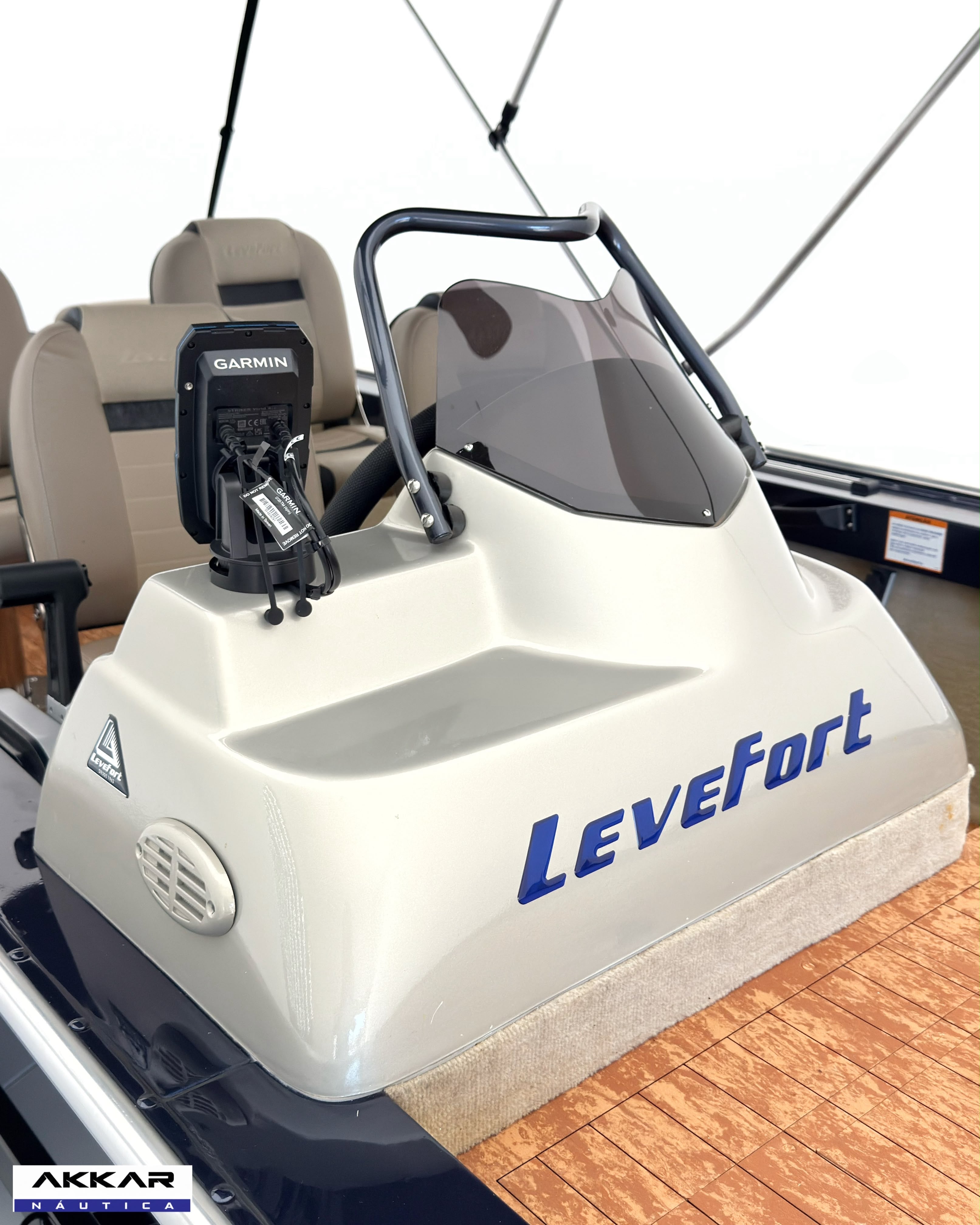 Barco lancha Levefort Apolus 600 + Motor popa Mercury 60HP ELPT EF + Carreta rodoviária
