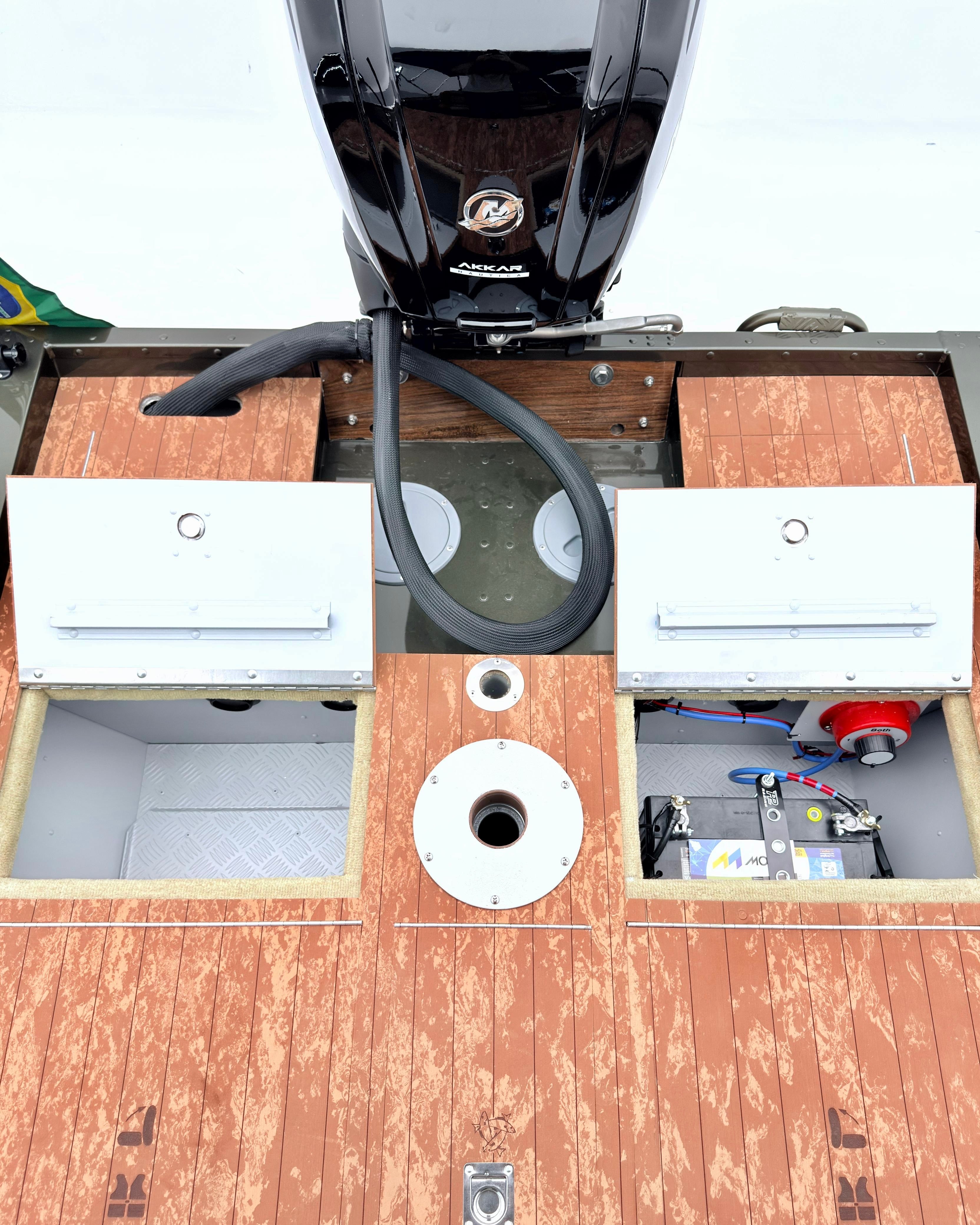 Barco lancha Levefort Apolus 600 S + Motor popa Mercury 100HP ELPT EFI + Carreta rodoviária