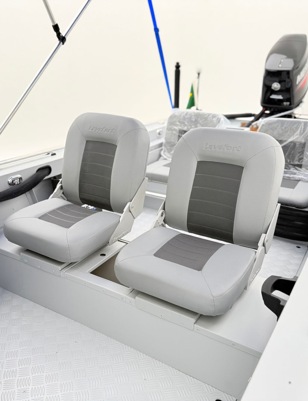 Barco alumínio Levefort Marfim TR CLX + Motor 50HP 2T + Carreta