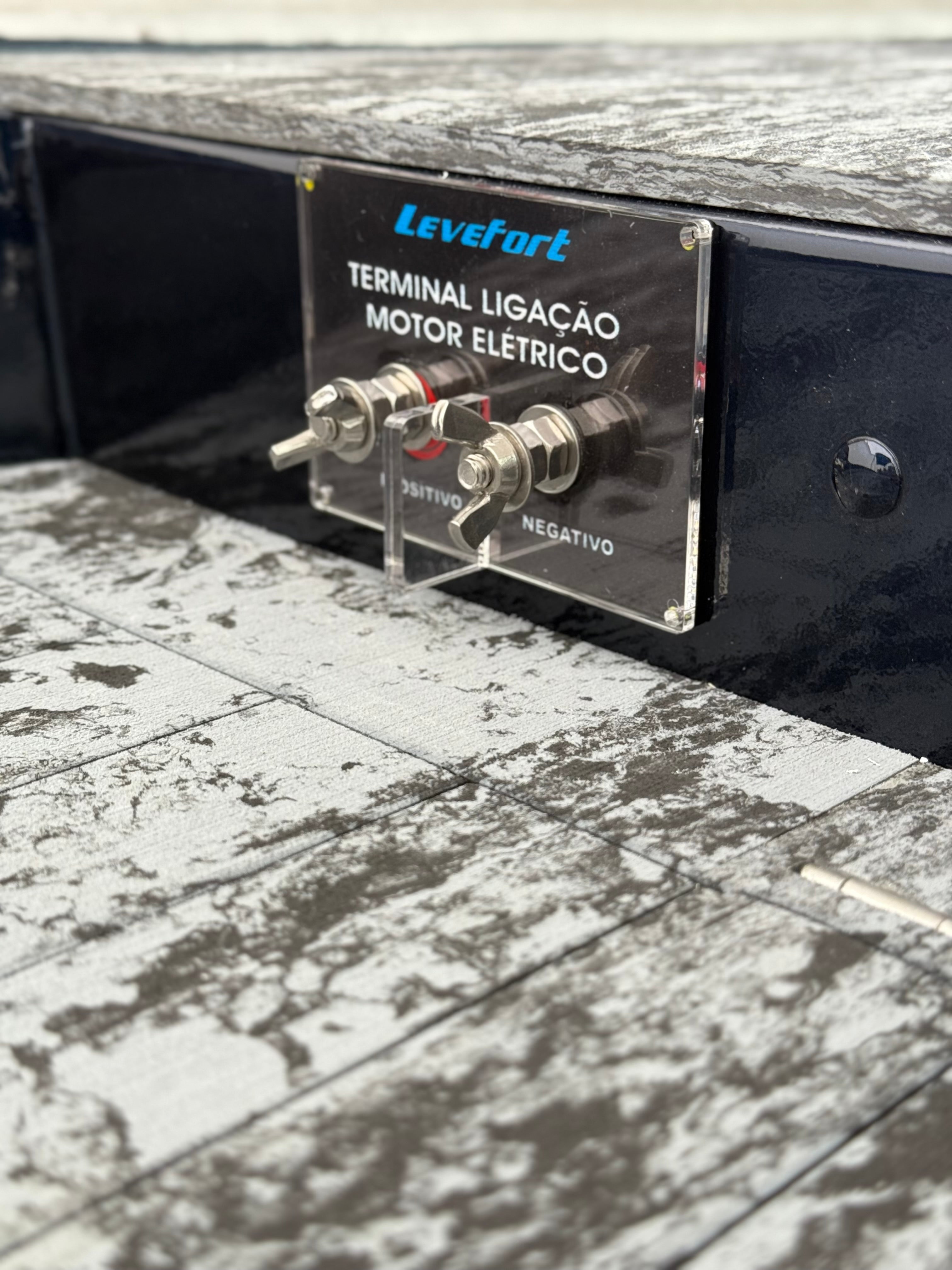 Barco lancha Levefort Apolus 600 S + Motor popa Mercury 100HP ELPT EFI + Carreta rodoviária