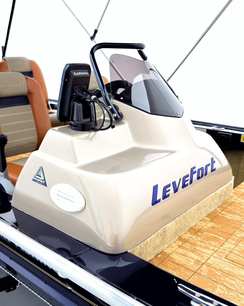 Barco lancha Levefort Apolus 600 + Motor popa Mercury 60HP ELPT EF + Carreta rodoviária