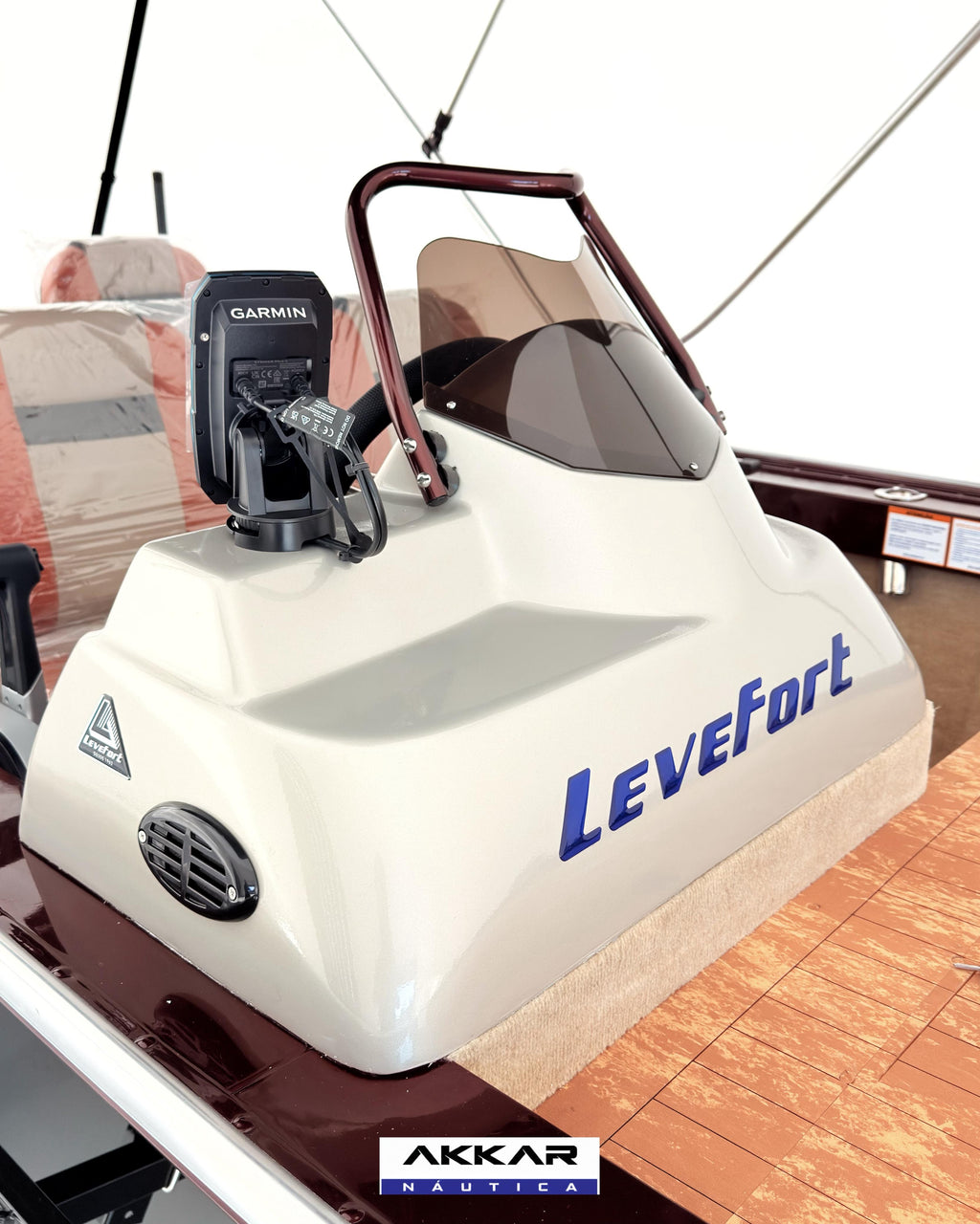 Barco lancha Levefort Apolus 600 + Motor popa Mercury 60HP ELPT EF + Carreta rodoviária