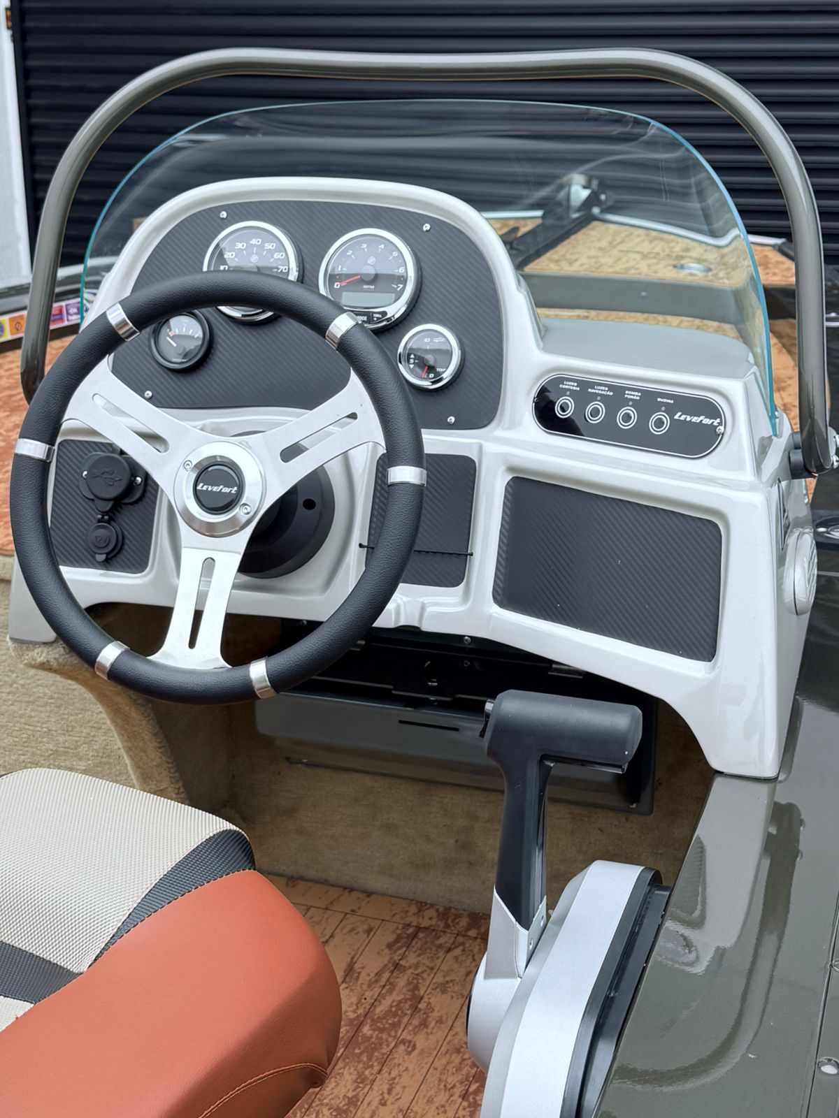 Barco Levefort Apolus Large FREESTYLE + Motor 115HP