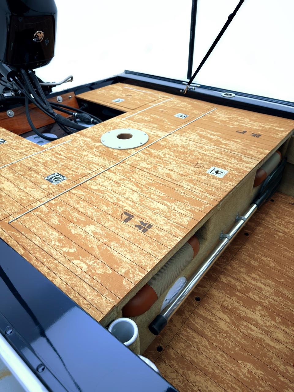 Barco lancha Levefort Apolus 600 + Motor popa Mercury 60HP ELPT EF + Carreta rodoviária