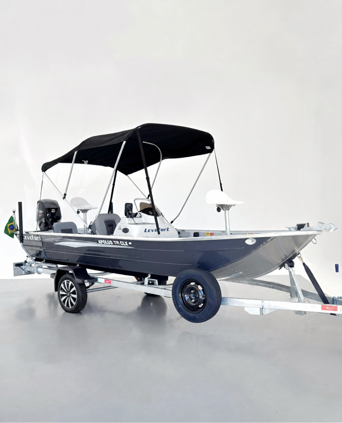 Barco lancha Levefort Apolus TR CLX + Motor popa Mercury 40HP 4 Tempos + Carreta rodoviária