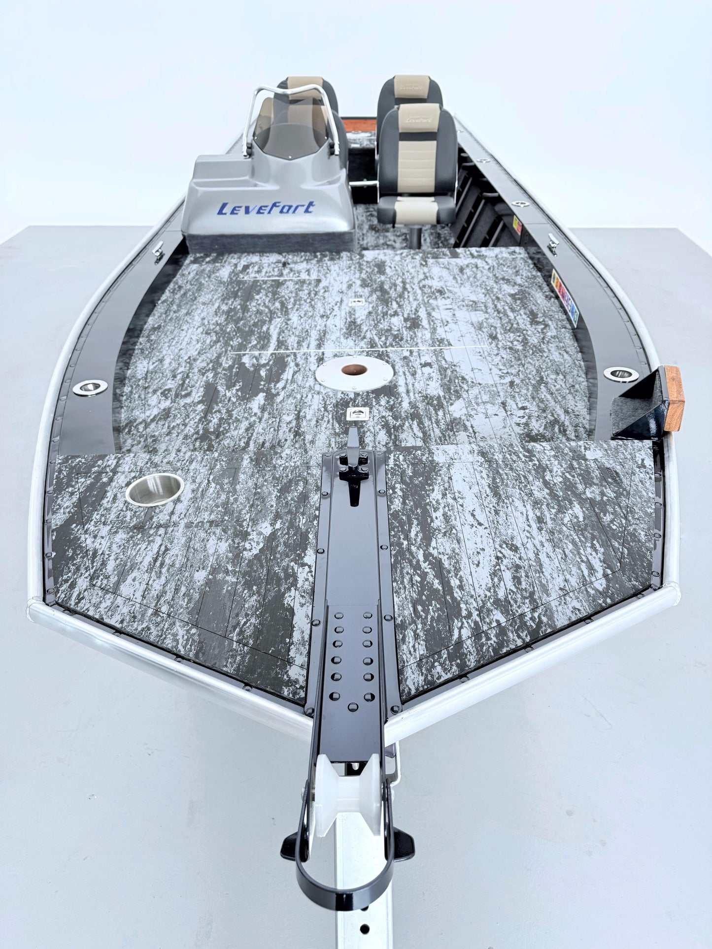 Barco lancha Levefort Apolus 600 S + Motor popa Mercury 100HP ELPT EFI + Carreta rodoviária