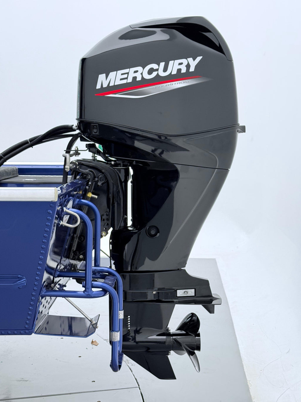 Barco lancha Levefort Apolus 600 + Motor popa Mercury 60HP ELPT EF + Carreta rodoviária