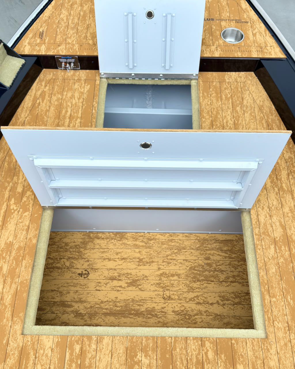 Barco lancha Levefort Apolus 600 + Motor popa Mercury 60HP ELPT EF + Carreta rodoviária