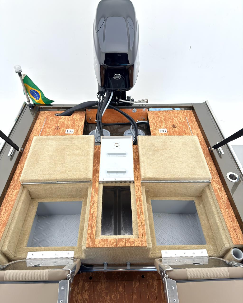 Barco lancha Levefort Apolus 600 + Motor popa Mercury 60HP ELPT EF + Carreta rodoviária