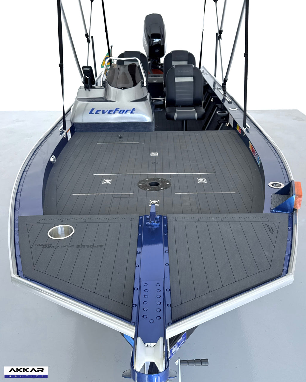 Barco lancha Levefort Apolus 600 + Motor popa Mercury 60HP ELPT EF + Carreta rodoviária