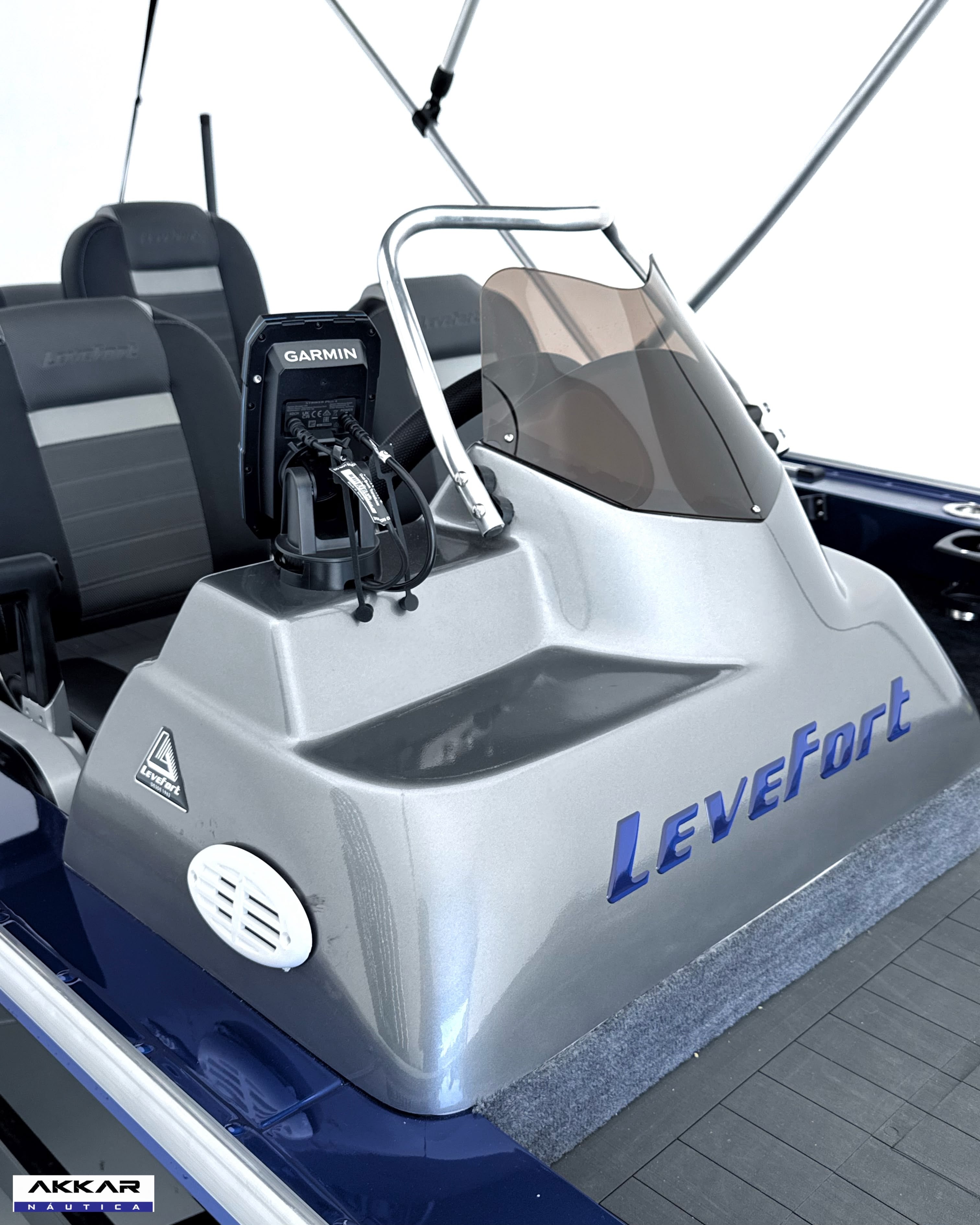 Barco lancha Levefort Apolus 600 + Motor popa Mercury 60HP ELPT EF + Carreta rodoviária