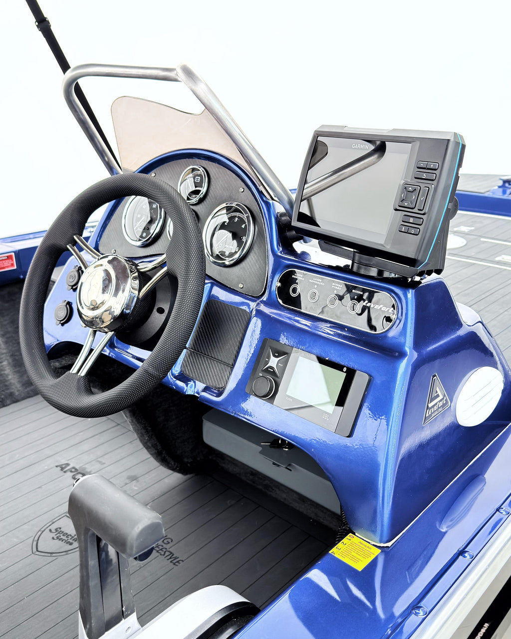 Barco lancha Levefort Apolus 600 + Motor popa Mercury 60HP ELPT EF + Carreta rodoviária