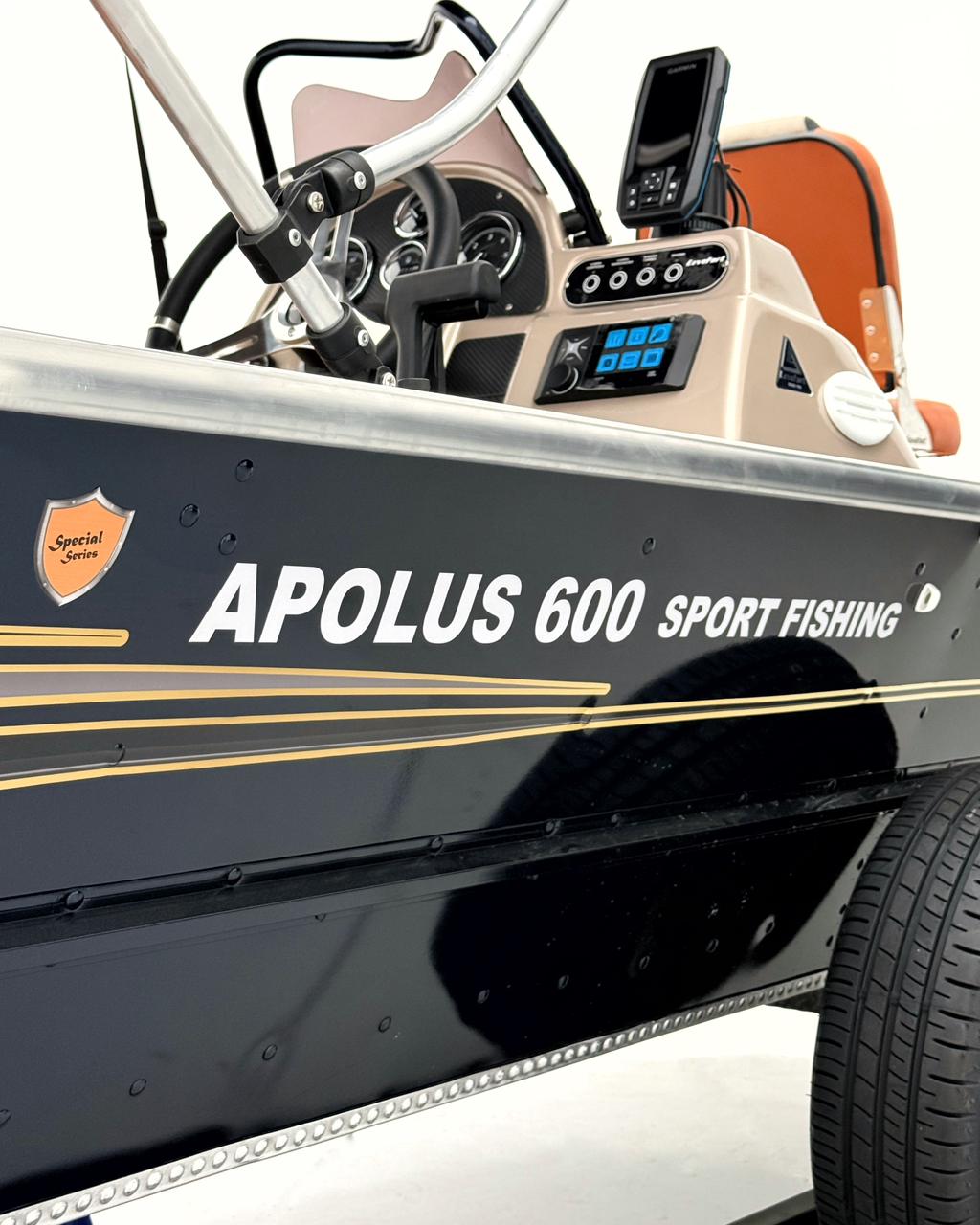 Barco lancha Levefort Apolus 600 + Motor popa Mercury 60HP ELPT EF + Carreta rodoviária