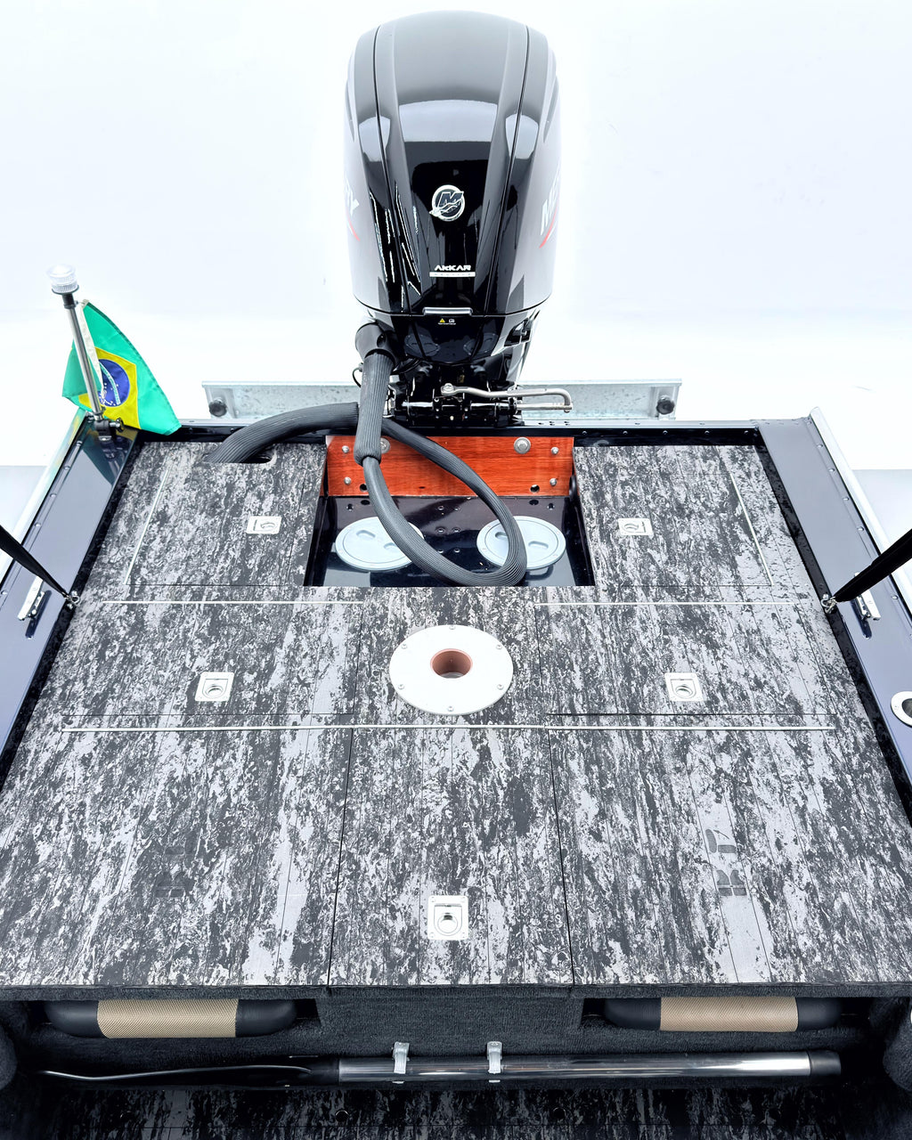 Barco lancha Levefort Apolus 600 S + Motor popa Mercury 100HP ELPT EFI + Carreta rodoviária