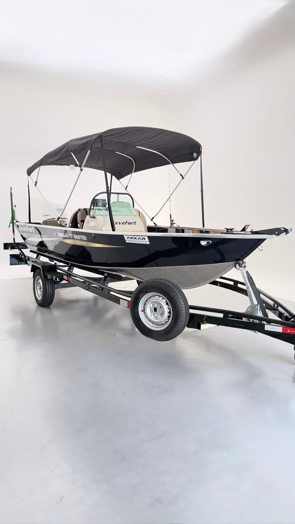 Barco Lancha Levefort Marajó 17 Master Freestyle Special Series + Motor Yamaha F115 + Carreta rodoviária