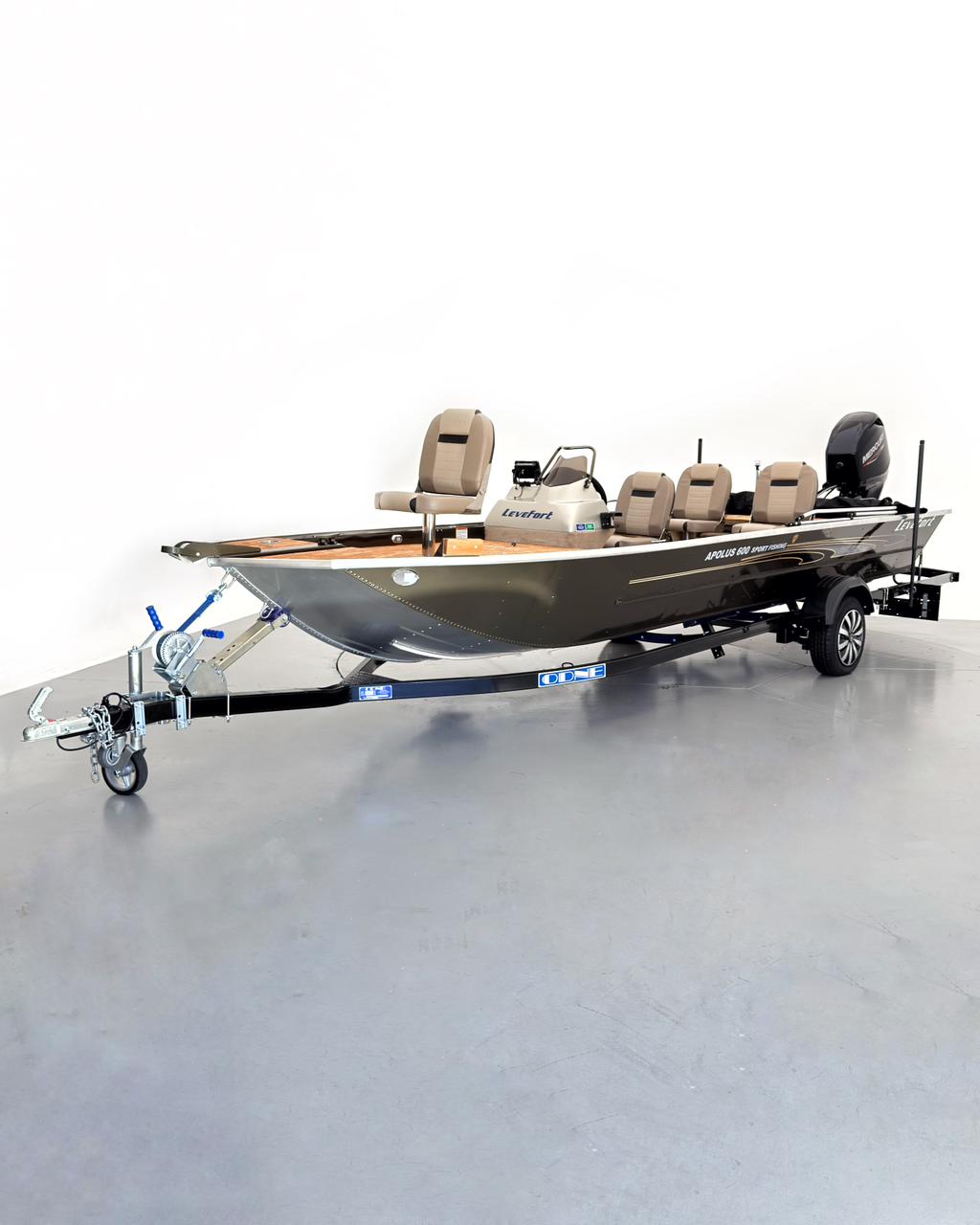 Barco lancha Levefort Apolus 600 + Motor popa Mercury 60HP ELPT EF + Carreta rodoviária