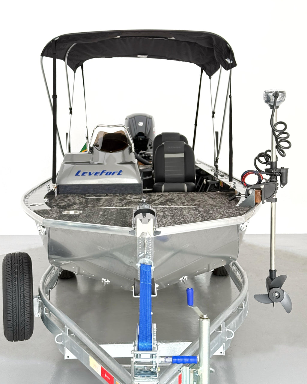 Barco lancha Levefort Apolus 600 S + Motor popa Mercury 100HP ELPT EFI + Carreta rodoviária