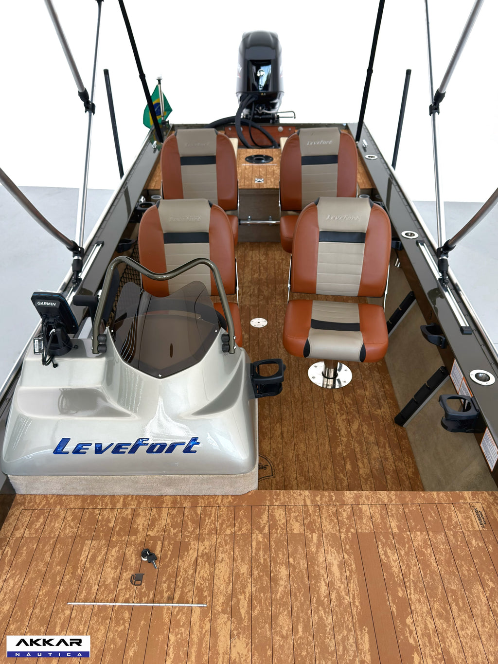Barco lancha Levefort Apolus 600 + Motor popa Mercury 60HP ELPT EF + Carreta rodoviária