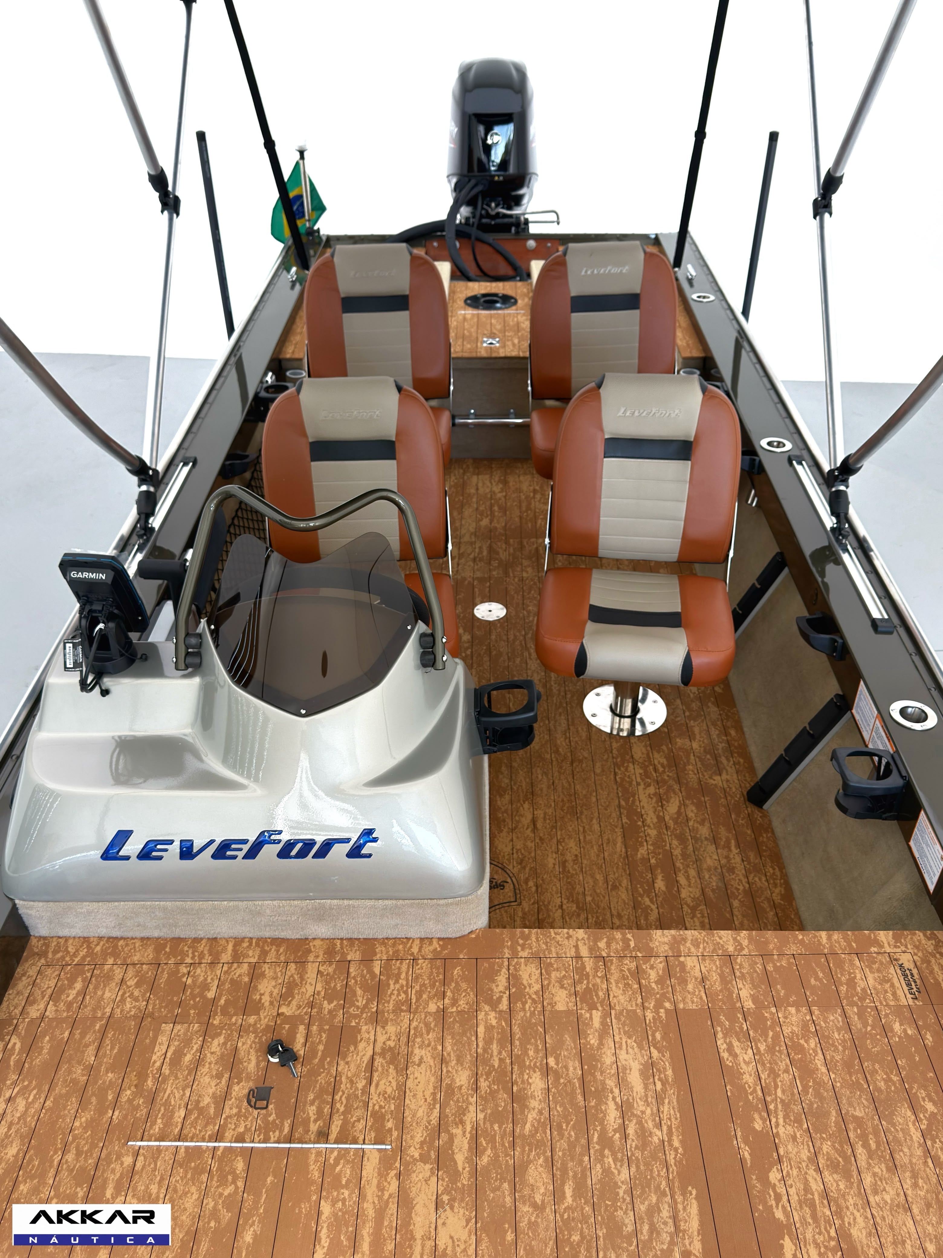 Barco lancha Levefort Apolus 600 + Motor popa Mercury 60HP ELPT EF + Carreta rodoviária