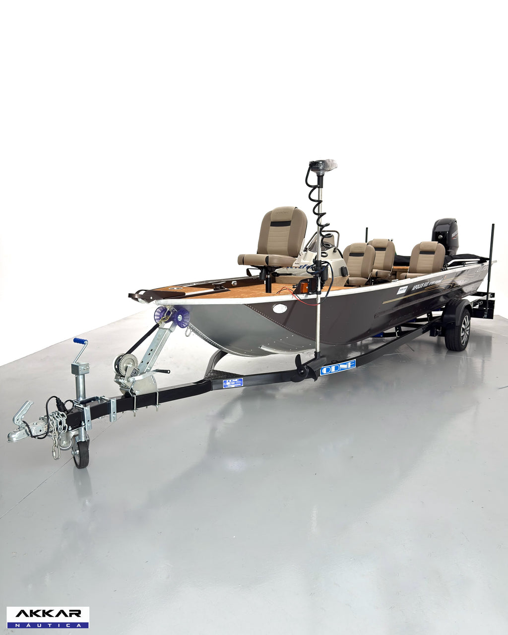 Barco lancha Levefort Apolus 600 + Motor popa Mercury 60HP ELPT EF + Carreta rodoviária