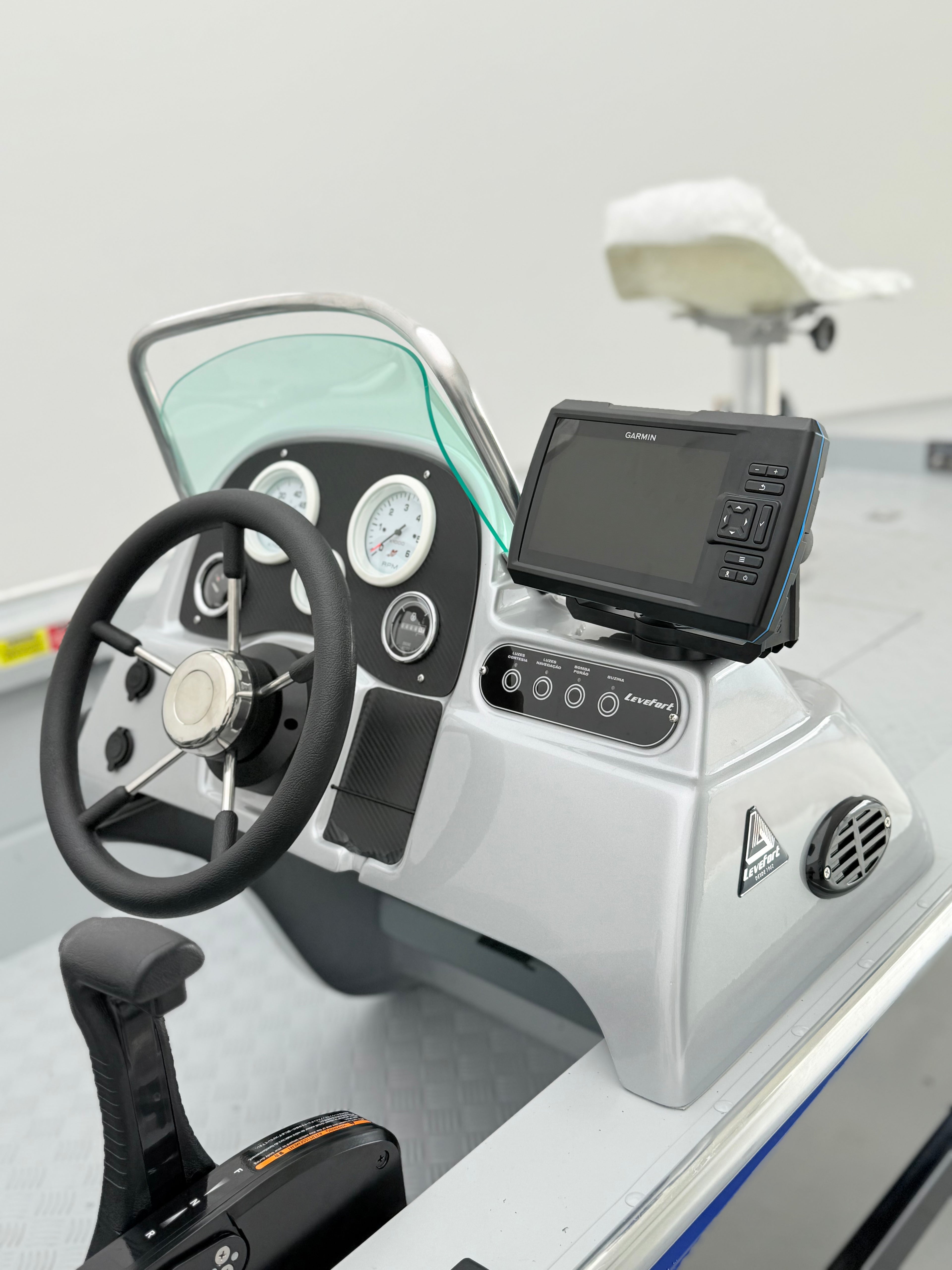 Barco alumínio Levefort Marfim TR CLX + Motor 50HP 2T + Carreta