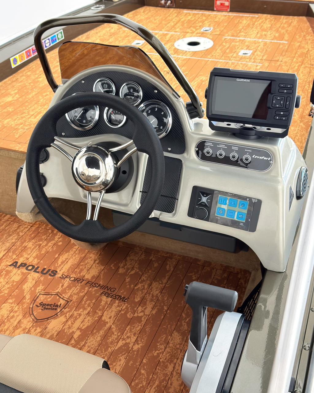 Barco lancha Levefort Apolus 600 + Motor popa Mercury 60HP ELPT EF + Carreta rodoviária