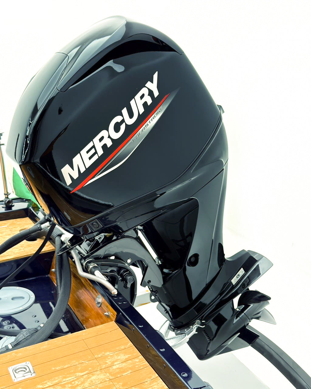 Barco lancha Levefort Apolus 600 + Motor popa Mercury 60HP ELPT EF + Carreta rodoviária