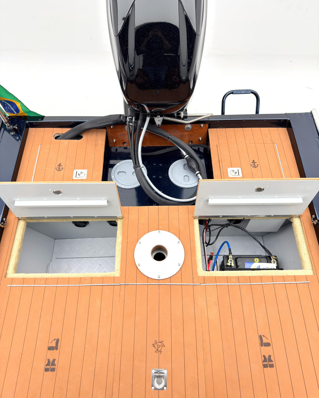 Barco lancha Levefort Apolus 600 + Motor popa Mercury 60HP ELPT EF + Carreta rodoviária