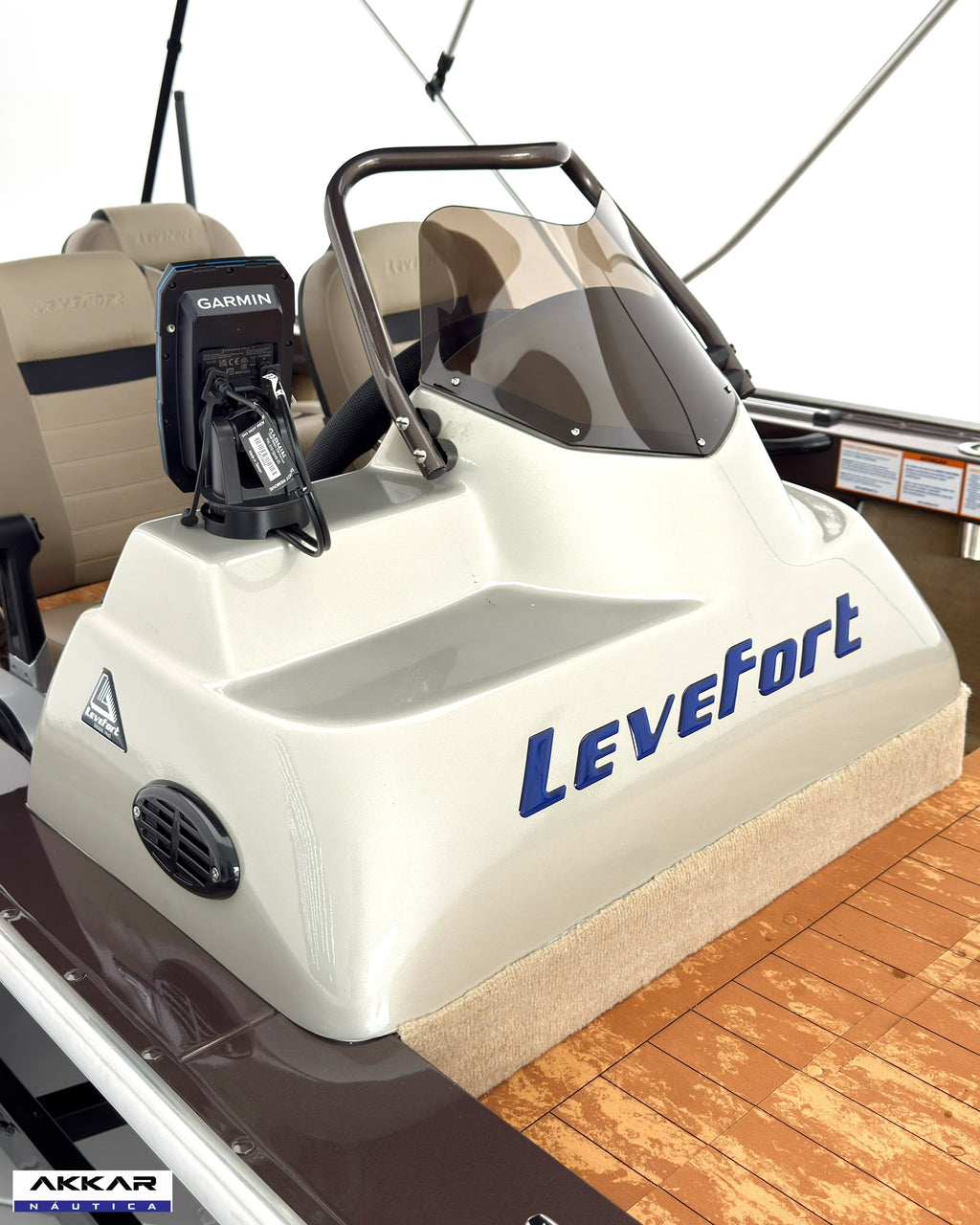 Barco lancha Levefort Apolus 600 + Motor popa Mercury 60HP ELPT EF + Carreta rodoviária