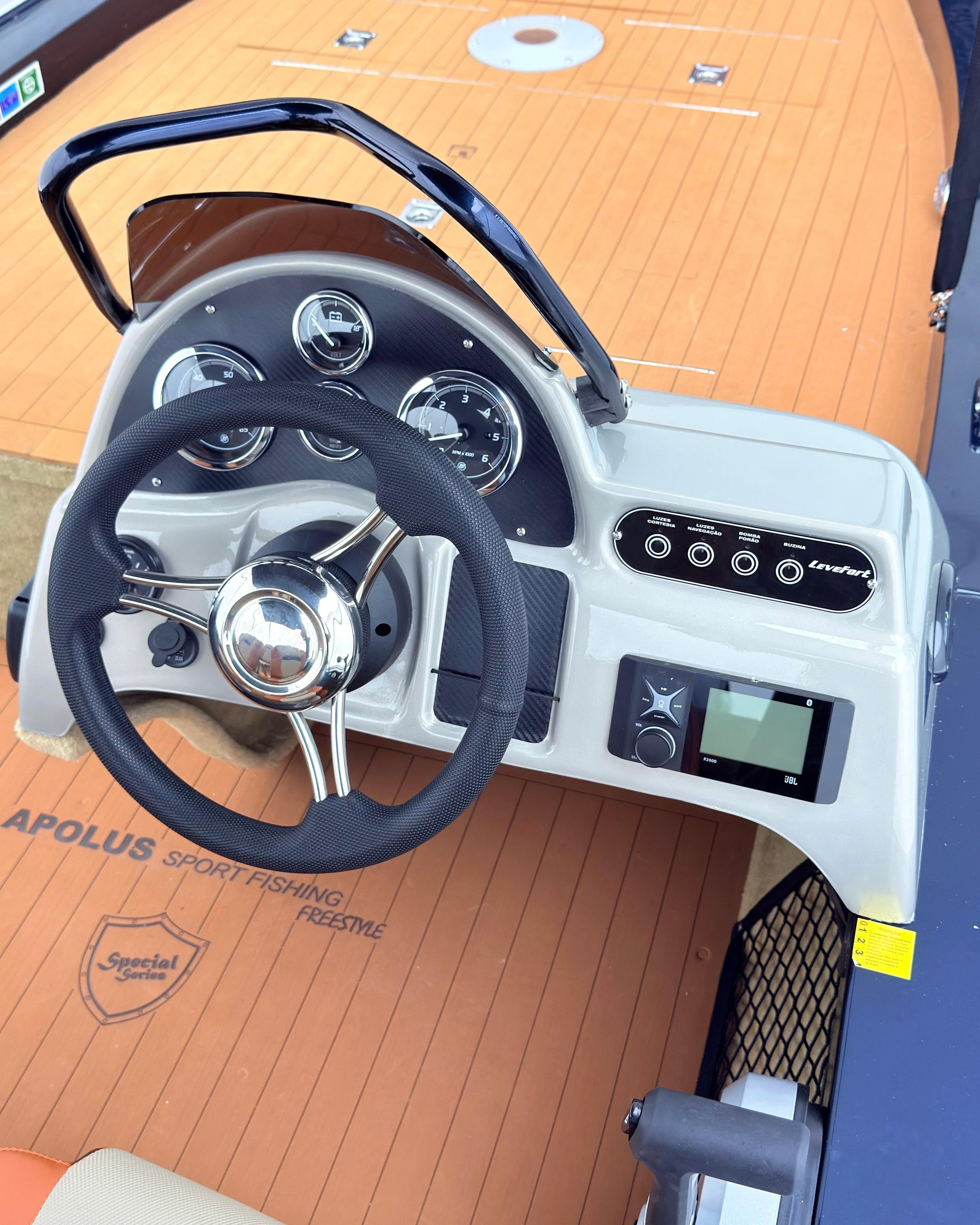 Barco lancha Levefort Apolus 600 + Motor popa Mercury 60HP ELPT EF + Carreta rodoviária