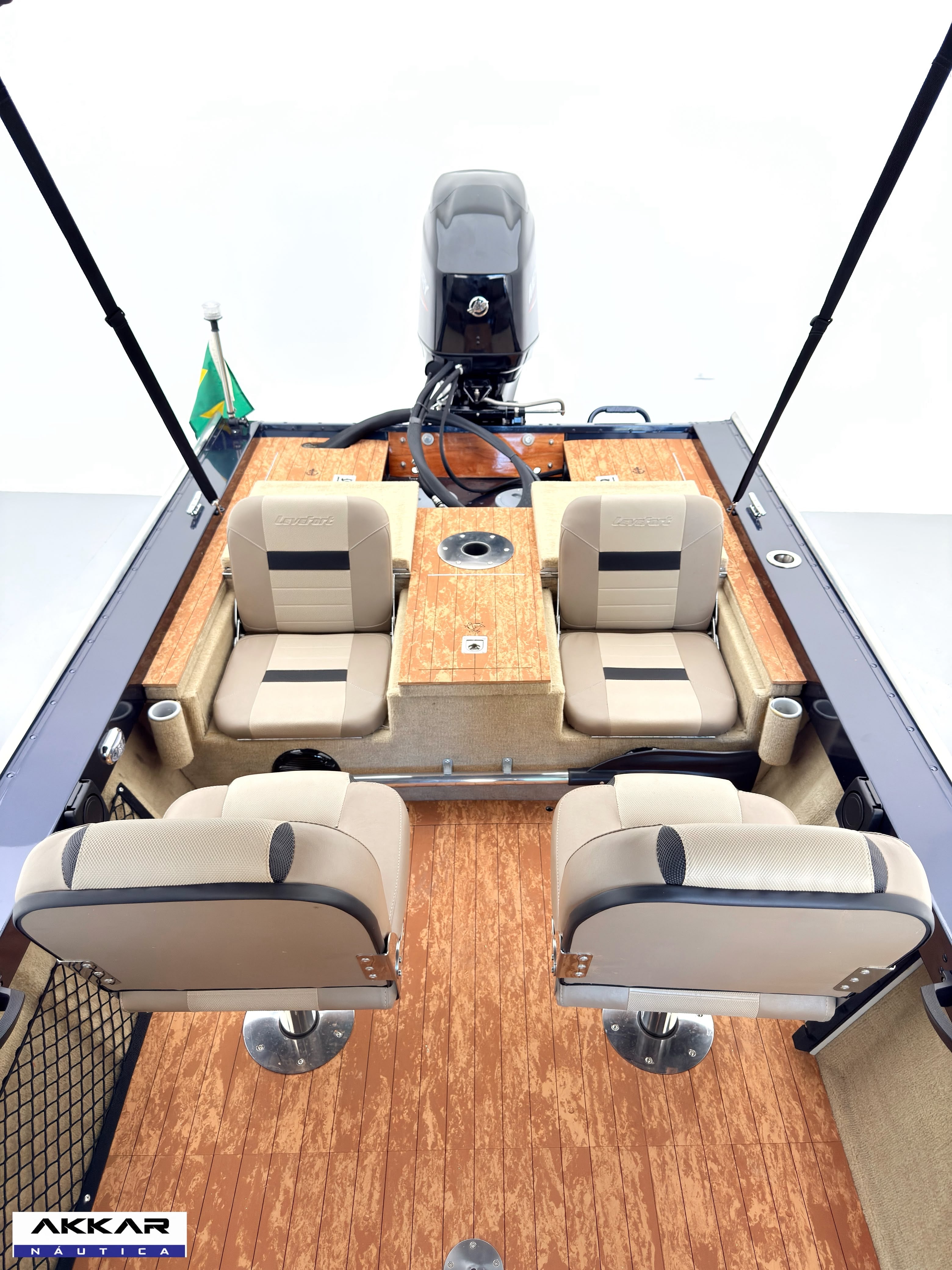 Barco lancha Levefort Apolus 600 + Motor popa Mercury 60HP ELPT EF + Carreta rodoviária