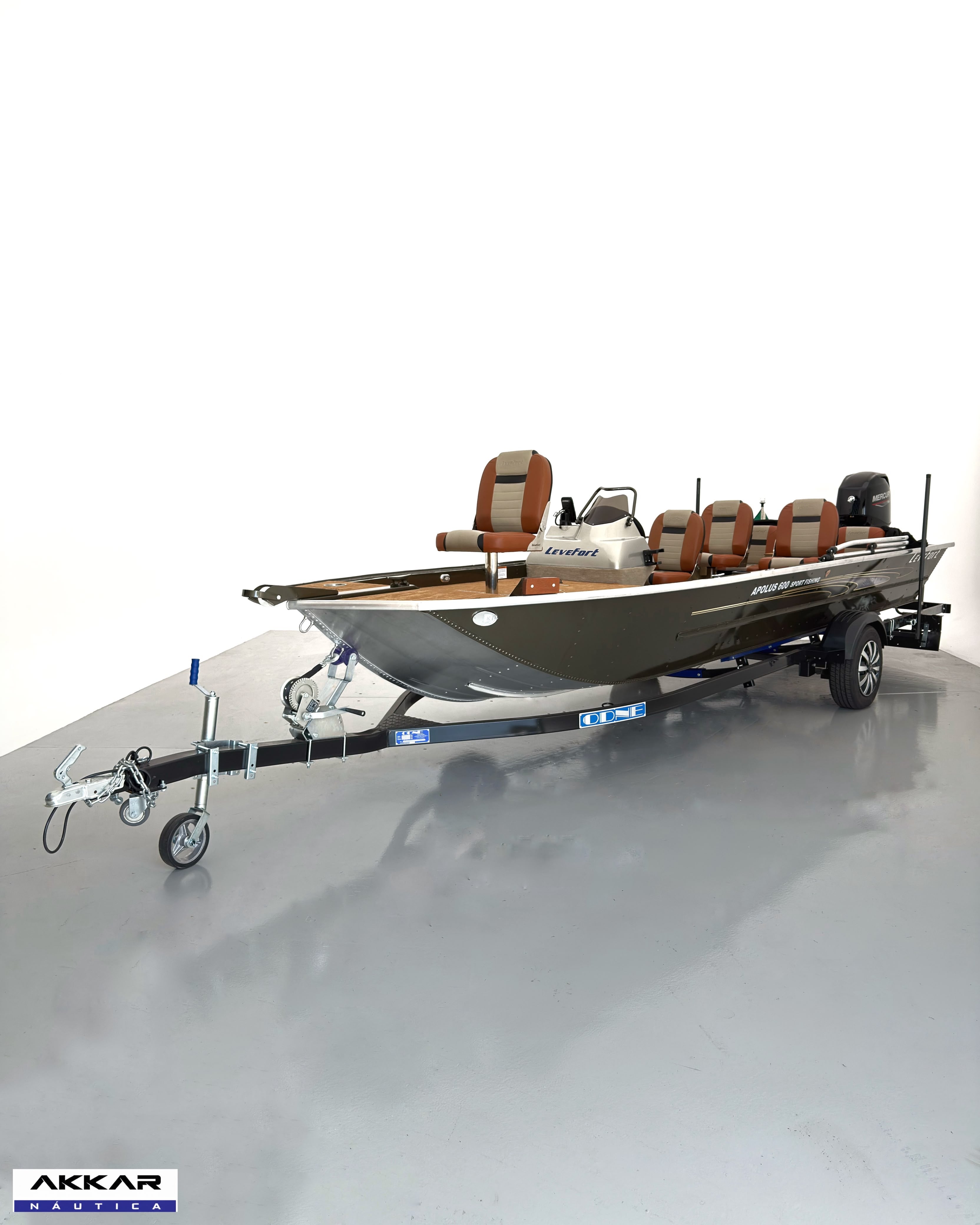 Barco lancha Levefort Apolus 600 + Motor popa Mercury 60HP ELPT EF + Carreta rodoviária