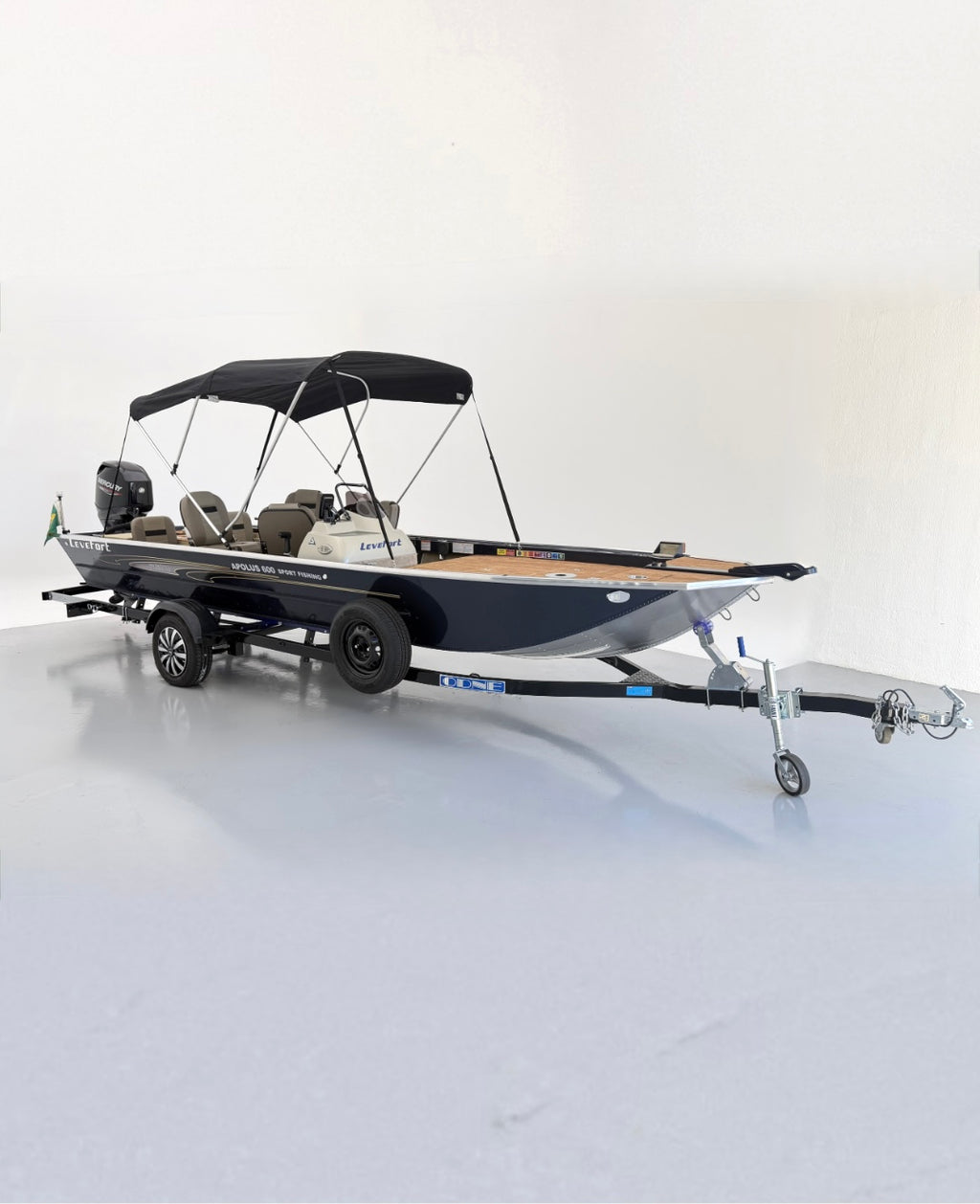 Barco lancha Levefort Apolus 600 + Motor popa Mercury 60HP ELPT EF + Carreta rodoviária