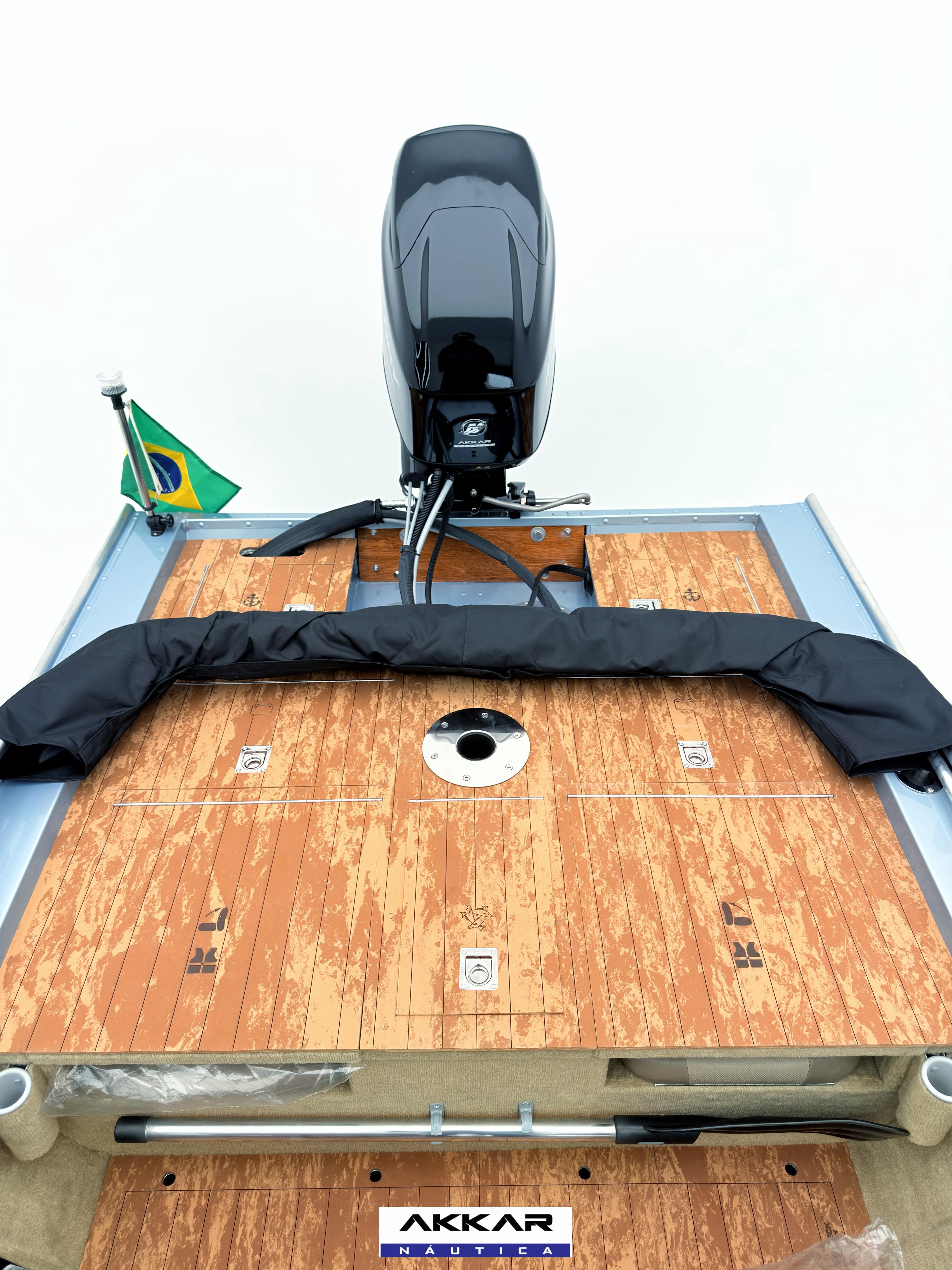 Barco lancha Levefort Apolus 600 + Motor popa Mercury 60HP ELPT EF + Carreta rodoviária