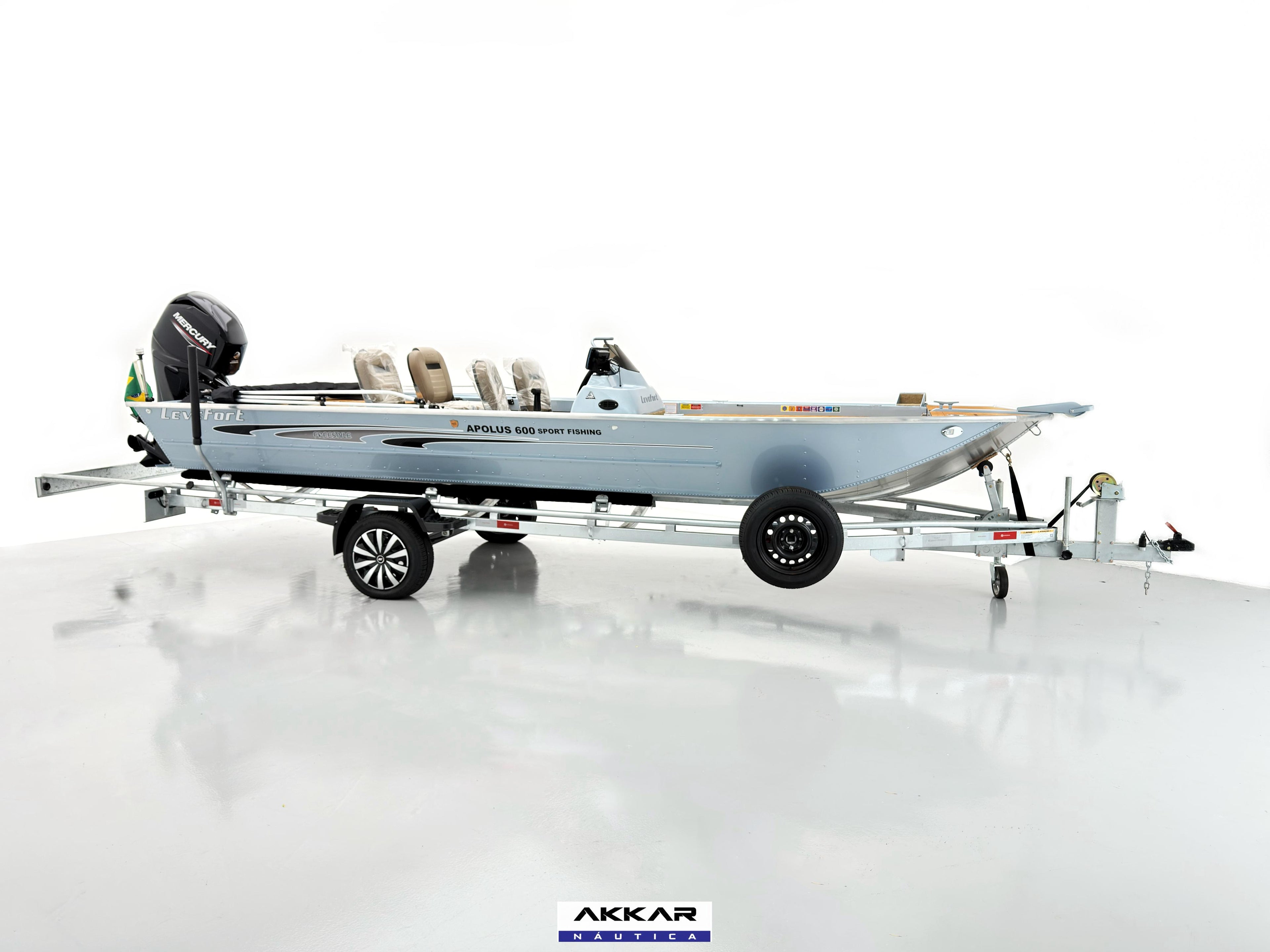 Barco lancha Levefort Apolus 600 + Motor popa Mercury 60HP ELPT EF + Carreta rodoviária