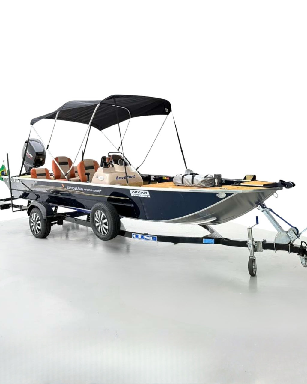 Barco lancha Levefort Apolus 600 + Motor popa Mercury 60HP ELPT EF + Carreta rodoviária