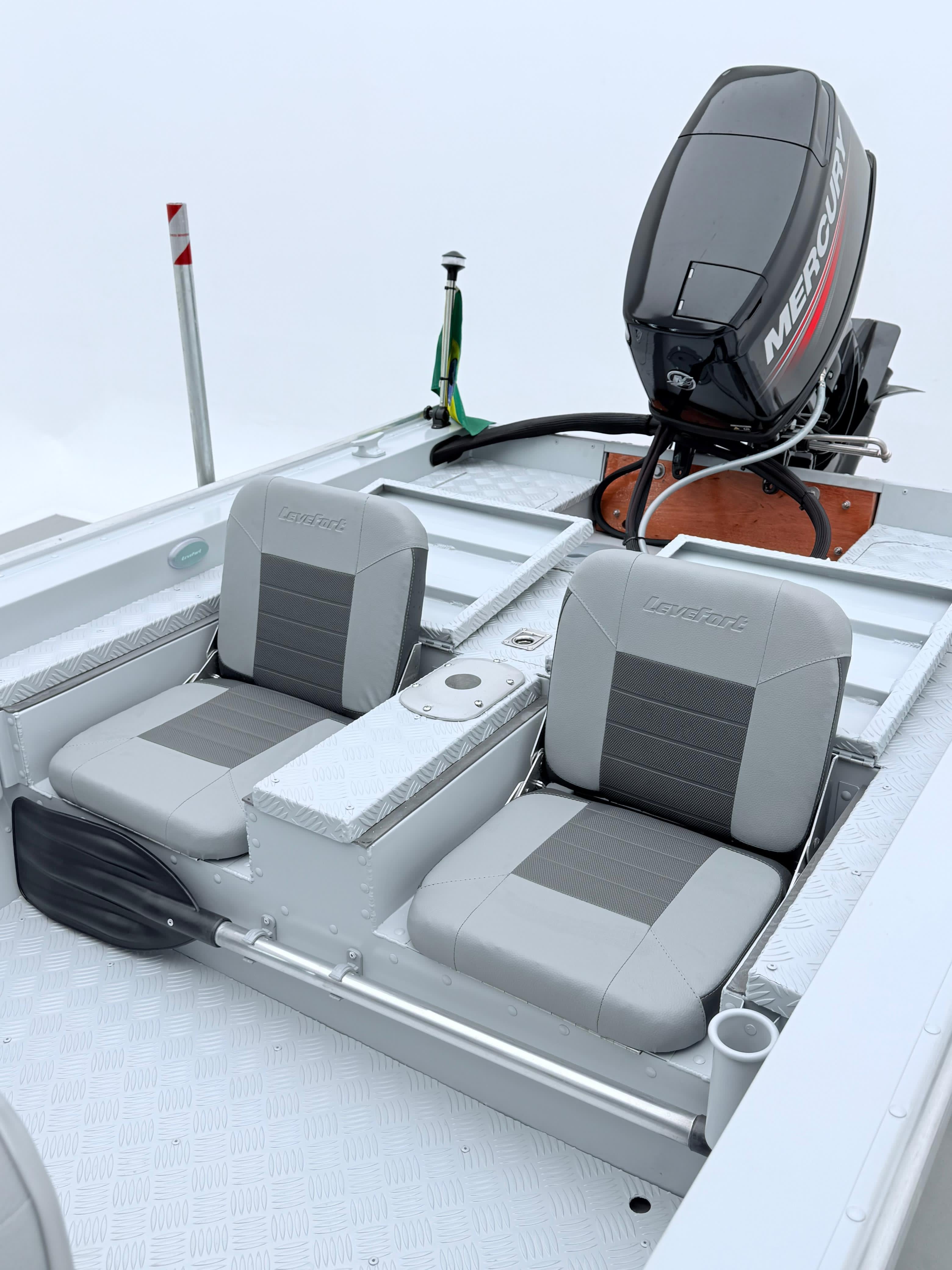 Barco lancha Levefort Apolus TR CLX + Motor popa Mercury 50HP ELPTO + Carreta rodoviária