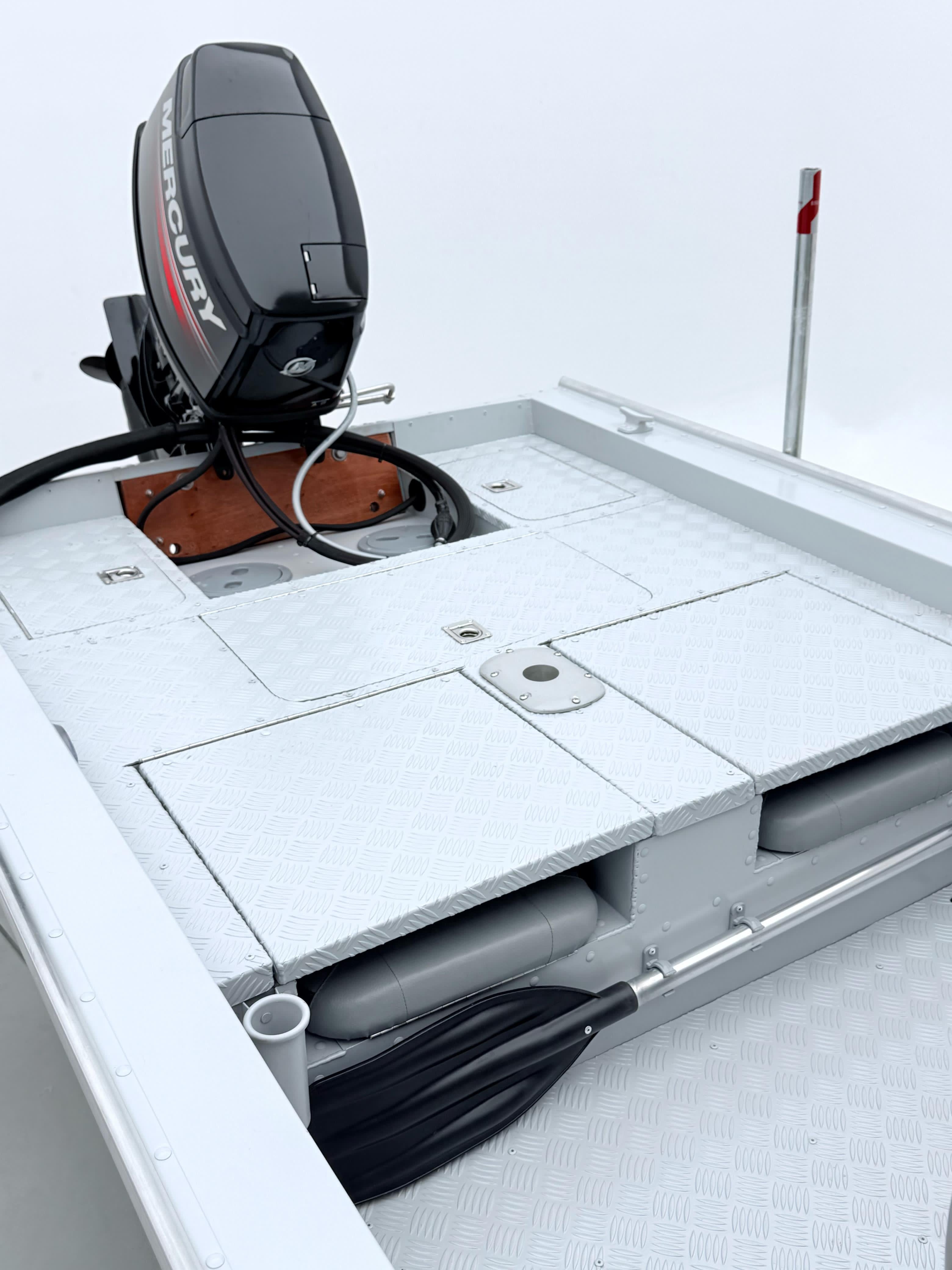 Barco lancha Levefort Apolus TR CLX + Motor popa Mercury 50HP ELPTO + Carreta rodoviária