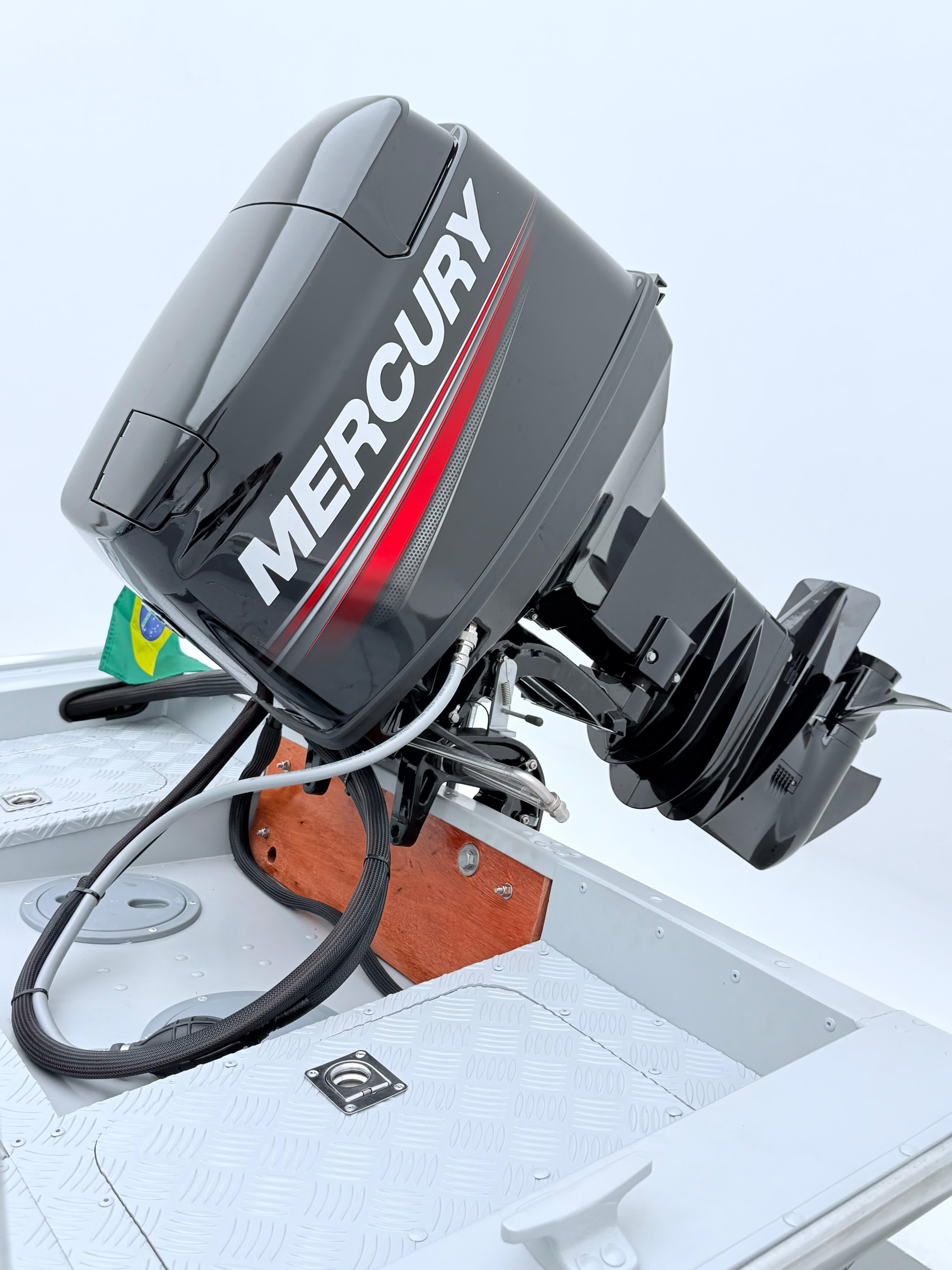 Barco lancha Levefort Apolus TR CLX + Motor popa Mercury 50HP ELPTO + Carreta rodoviária