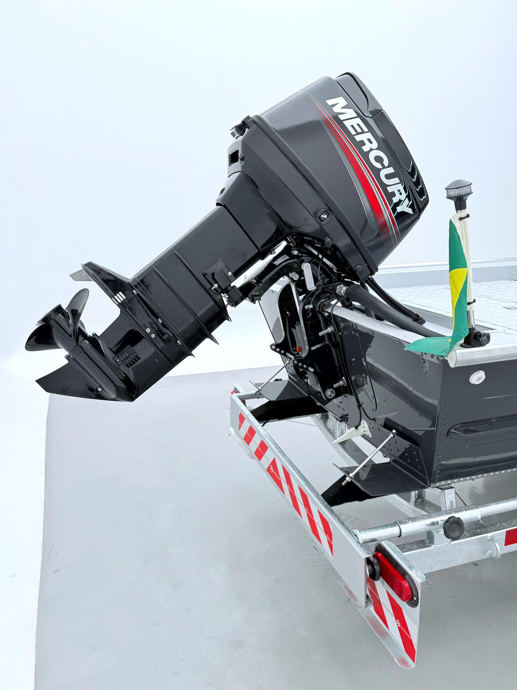 Barco lancha Levefort Apolus TR CLX + Motor popa Mercury 50HP ELPTO + Carreta rodoviária