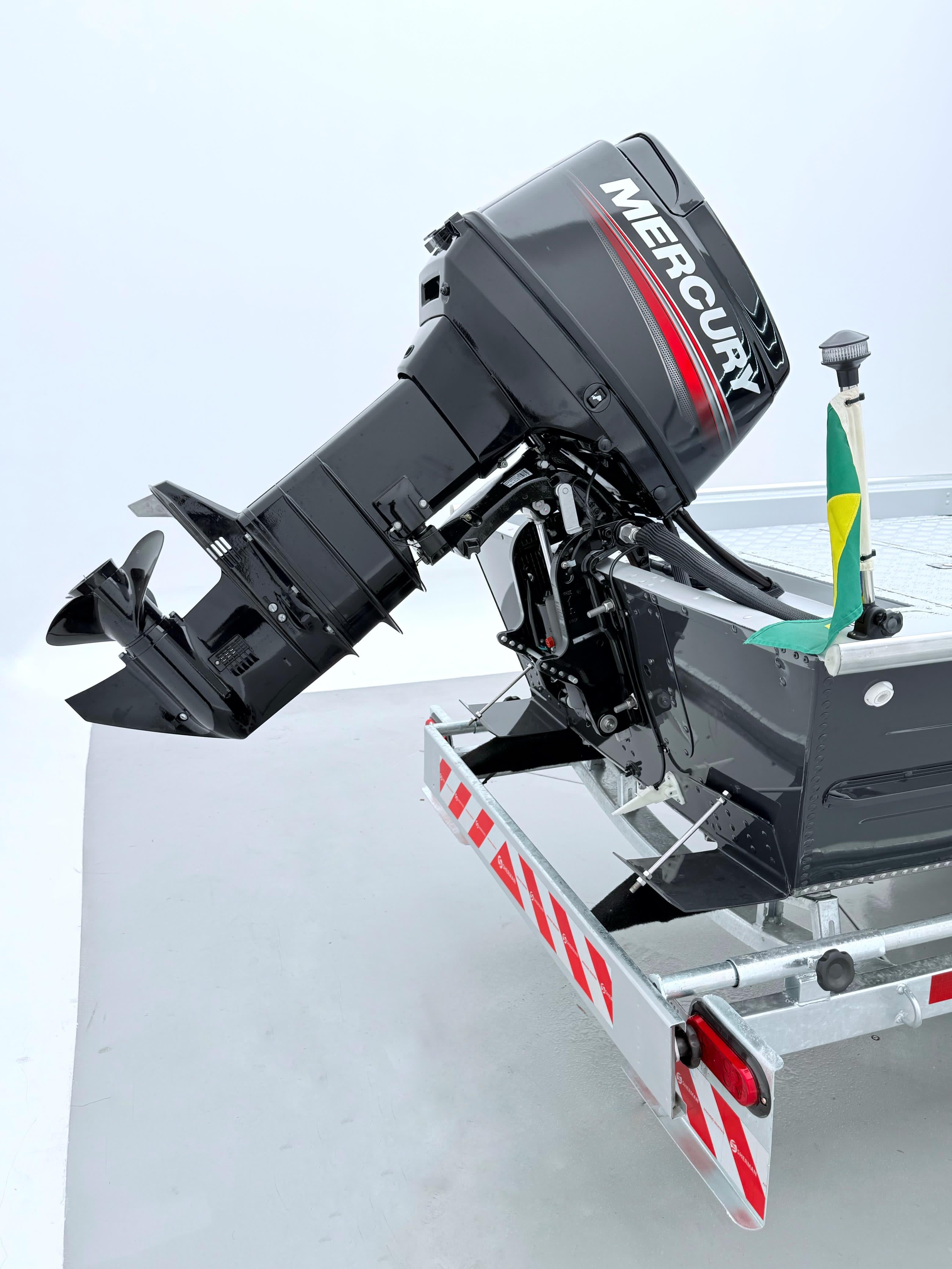 Barco lancha Levefort Apolus TR CLX + Motor popa Mercury 50HP ELPTO + Carreta rodoviária