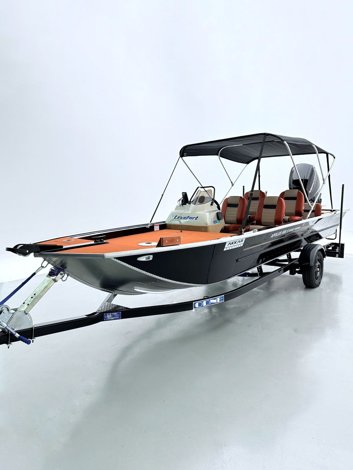 Barco lancha Levefort Apolus 600 S + Motor popa Mercury 100HP ELPT EFI + Carreta rodoviária