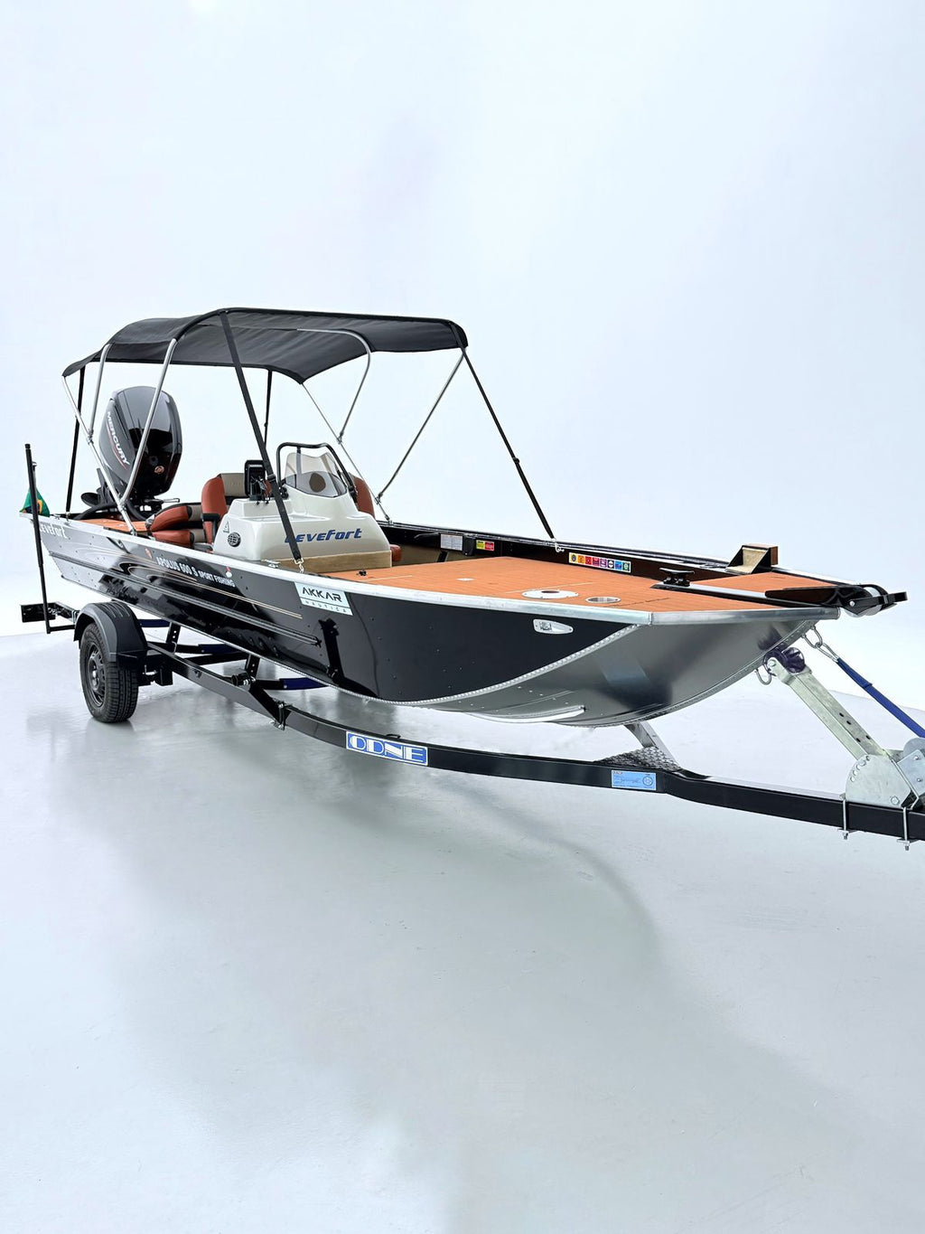 Barco lancha Levefort Apolus 600 S + Motor popa Mercury 100HP ELPT EFI + Carreta rodoviária