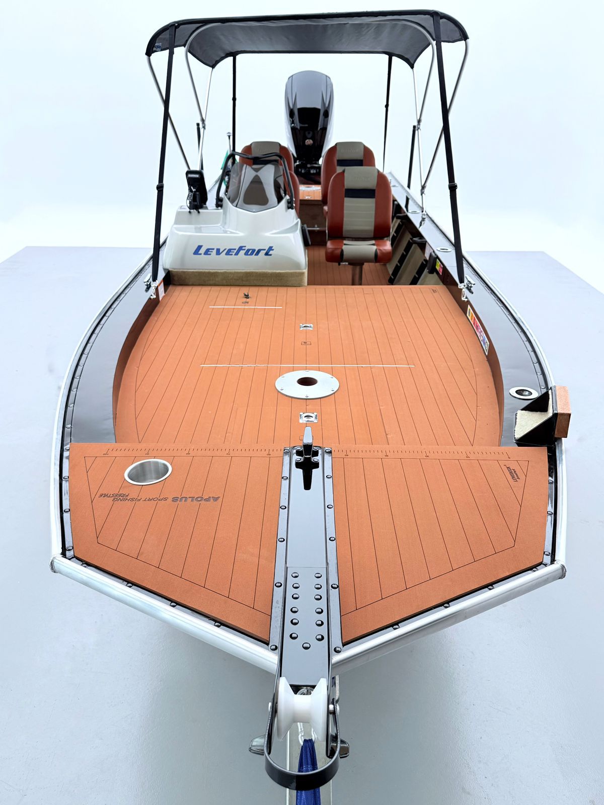 Barco lancha Levefort Apolus 600 S + Motor popa Mercury 100HP ELPT EFI + Carreta rodoviária