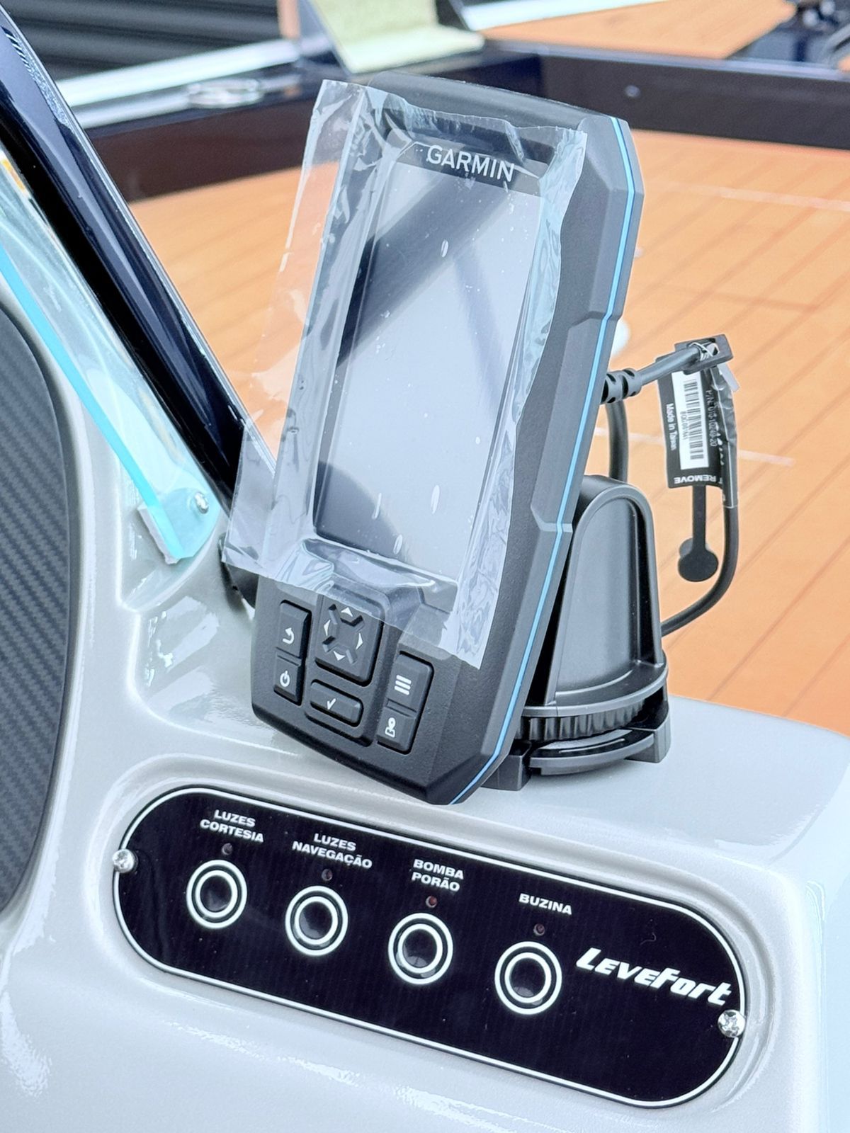 Barco Levefort Marfim Sport Fishing Freestyle 6.0 + Motor 60HP + Carreta rodoviária