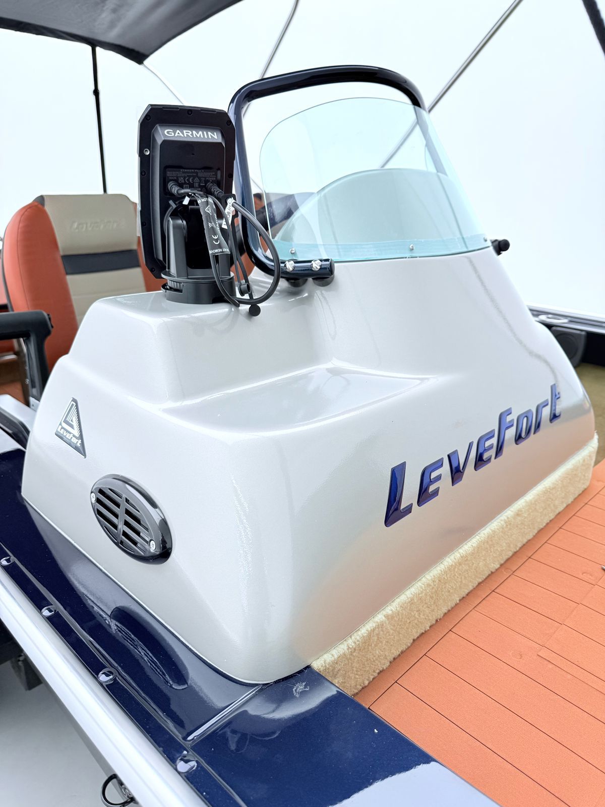 Barco Levefort Marfim Sport Fishing Freestyle 6.0 + Motor 60HP + Carreta rodoviária