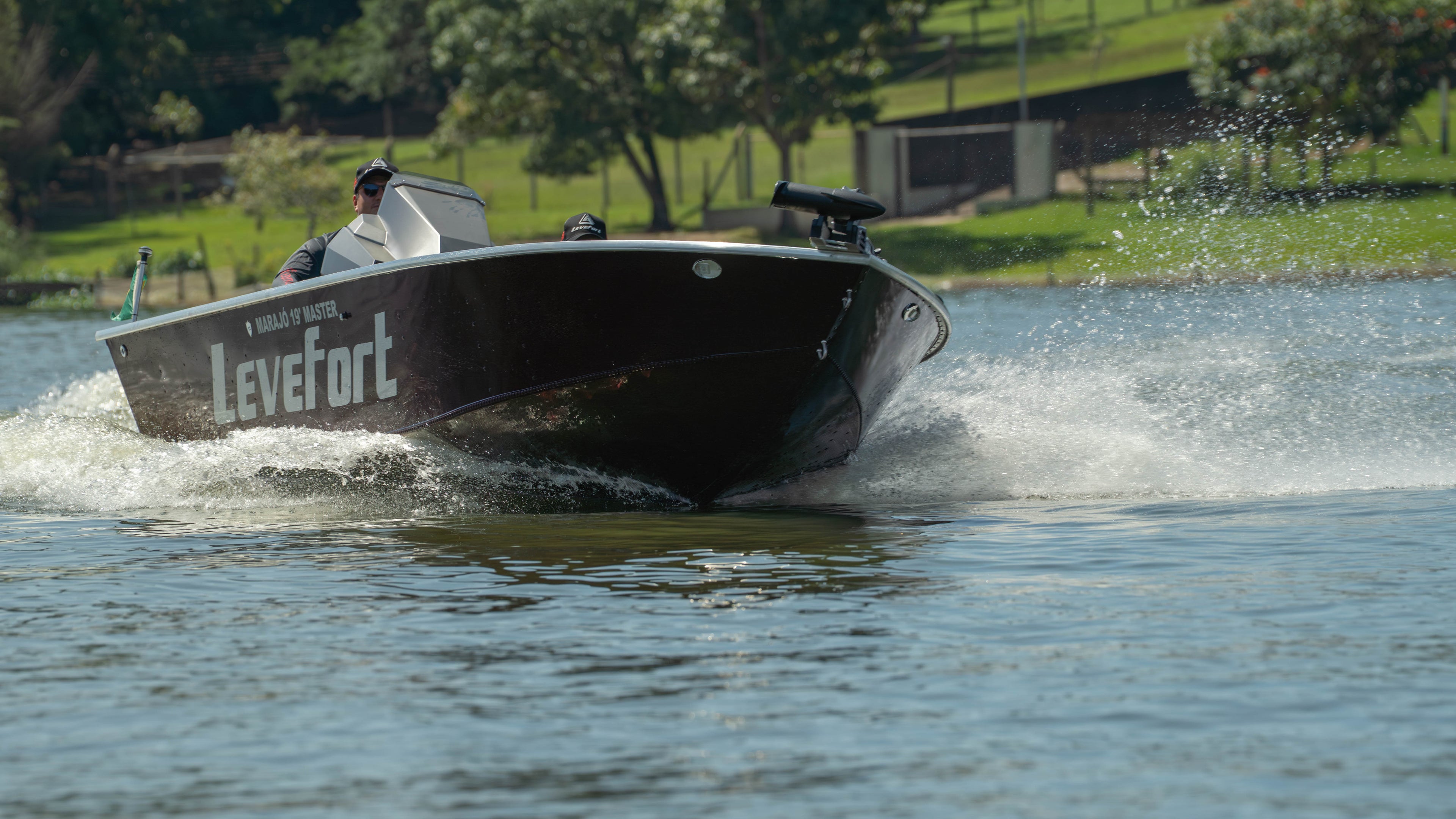 Levefort Marajó 19 Master BASS EDITION + Motor Mercury 115 PROXS e Carretinha